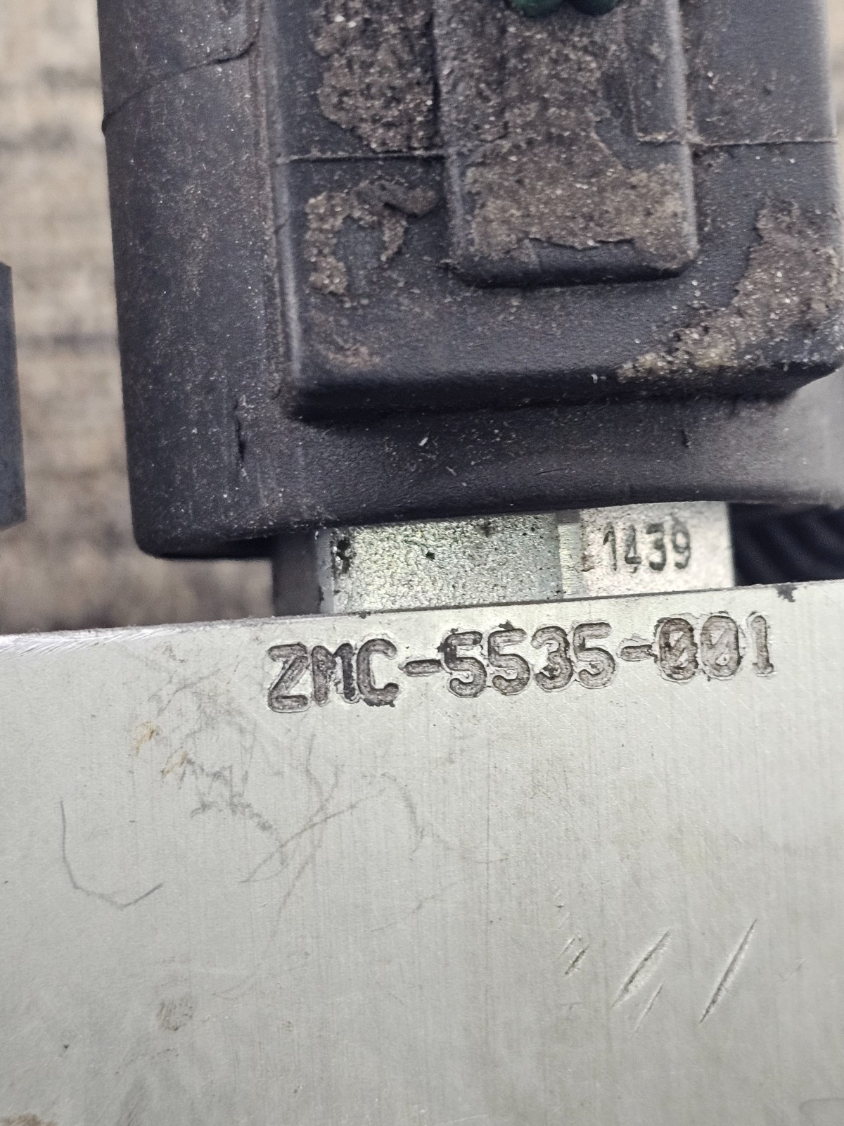 ZMC-5535-001 Hydraulic Control Manifold w/ RV10-26A-0-N-30 Pressure Relief Valve
