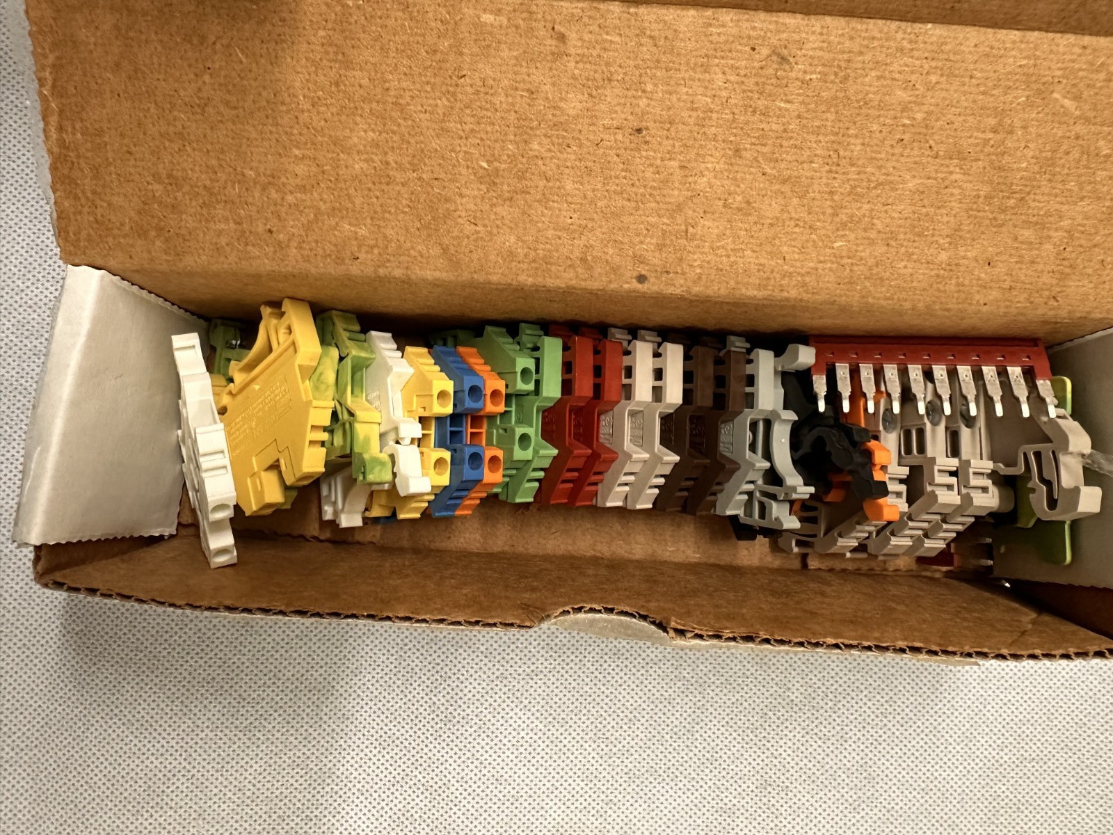 DIN Rail Block Kit #1 – Lot #100964188 – Color Assorted