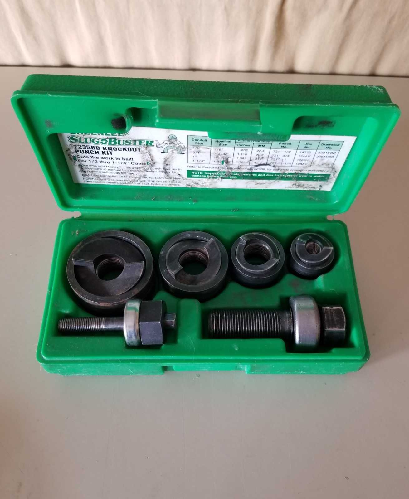 Greenlee 7235BB Slug-Buster Knockout Punch Kit 1/2 thru 1-1/4″ Conduit. [E4 410