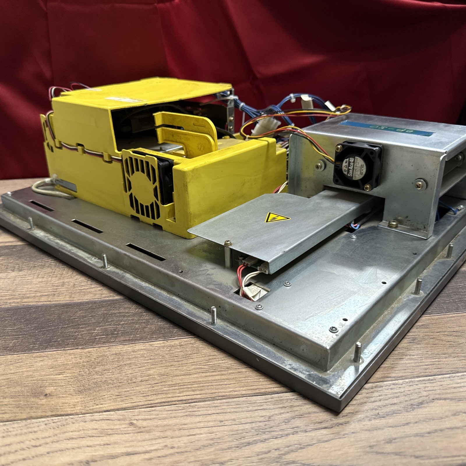 FANUC 180i A13B-0196-B412 PANEL; A08B-0084-D432 BASE UNIT; A08B-0084-C120/F