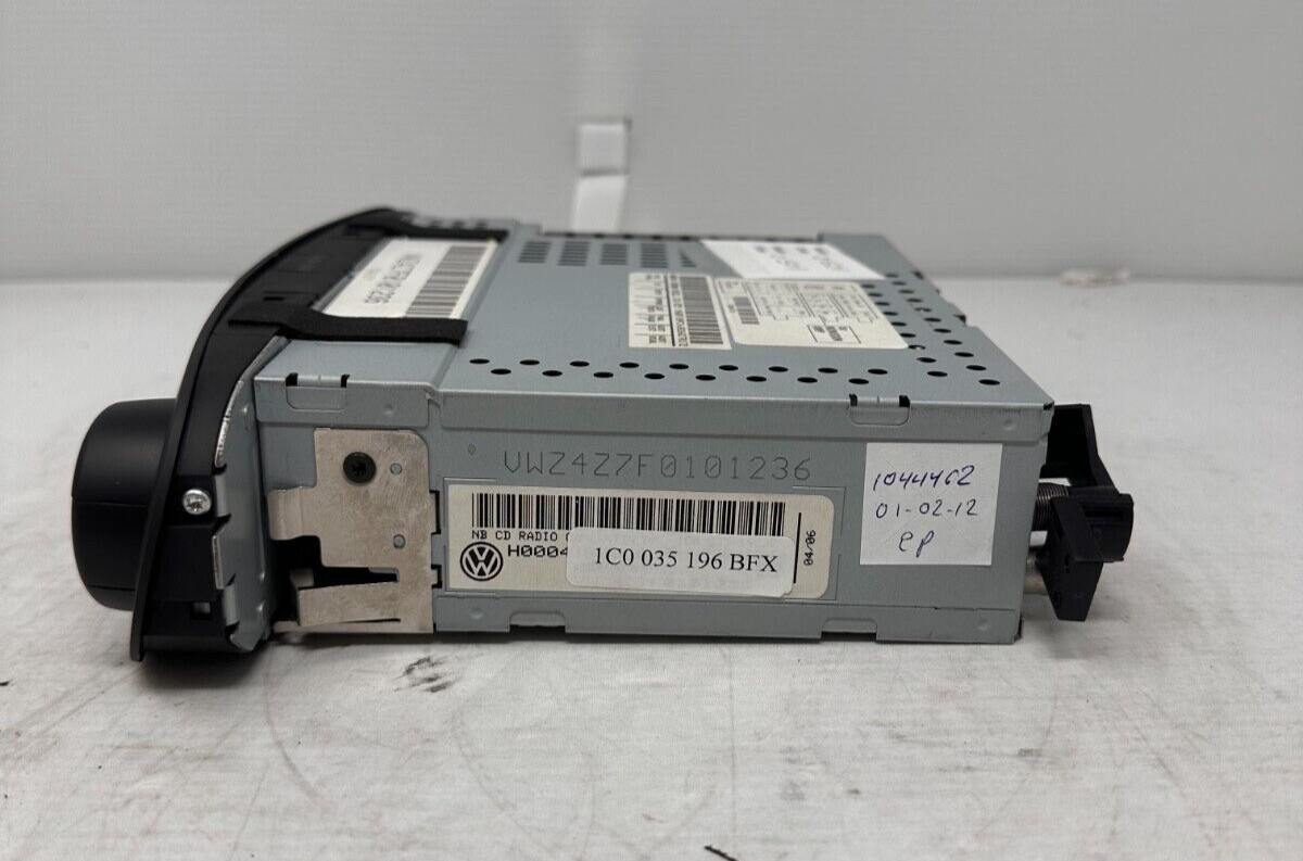 OEM VW VOLKSWAGEN AM FM CD RADIO 1C0035196BFX WITH FREE SHIPPING