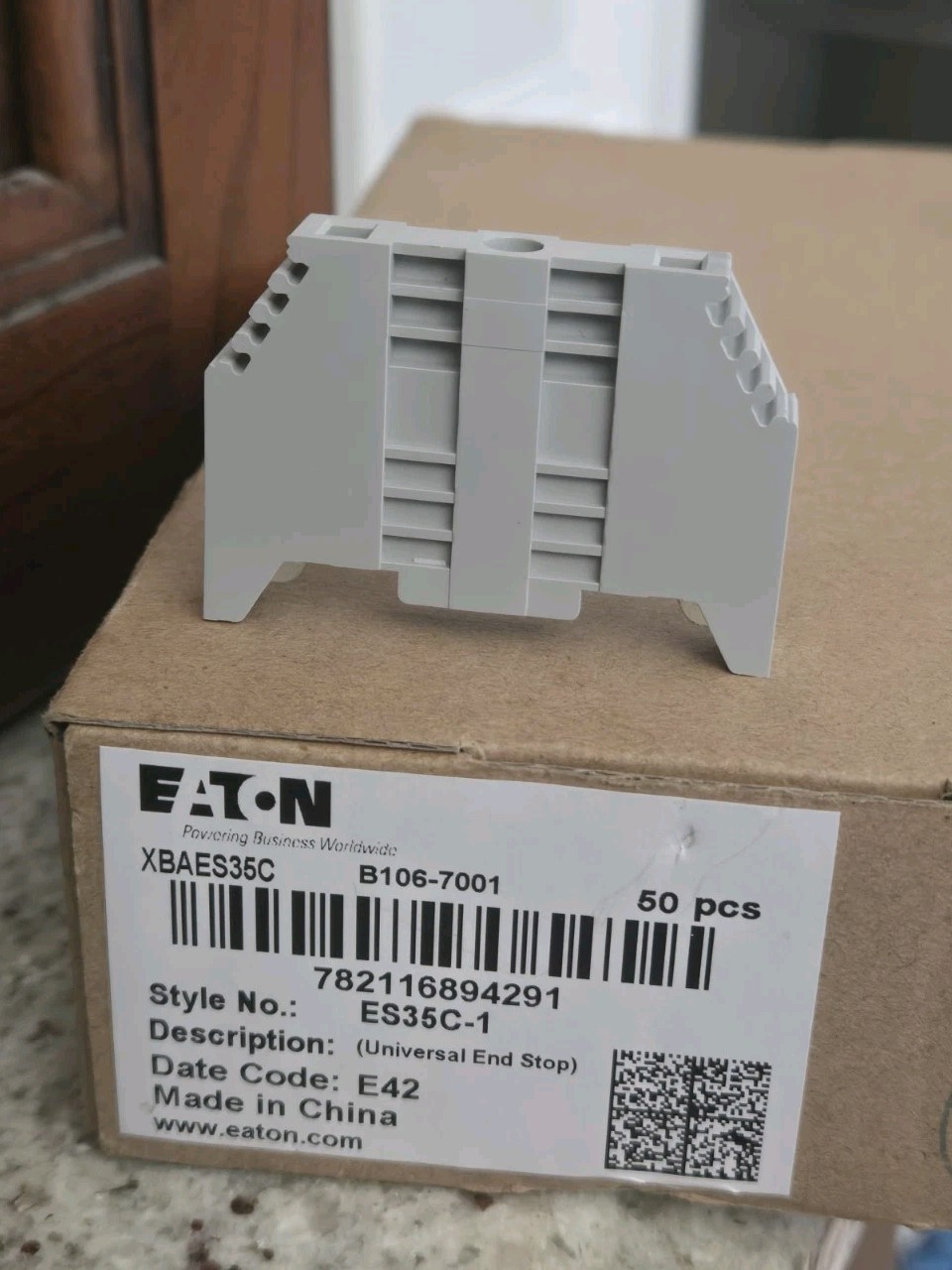 BRAND NEW IN BOX (50 PACK) EATON XBAES35C ES35C-1 END STOP DIN RAIL MOUNT