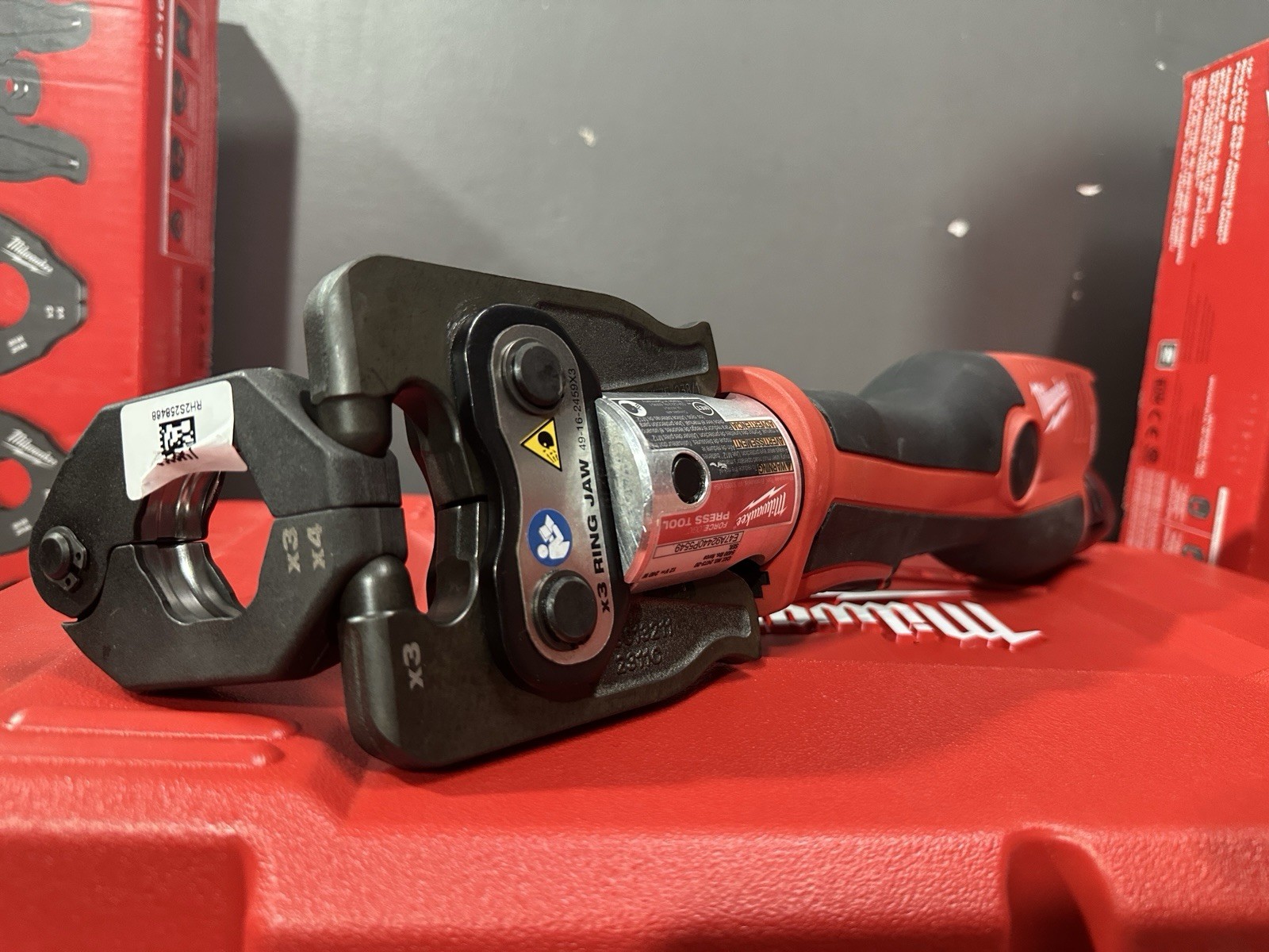 Milwaukee 2473-22 M12 Force Logic Press Tool With Pivoting CTS Jaw Bundle