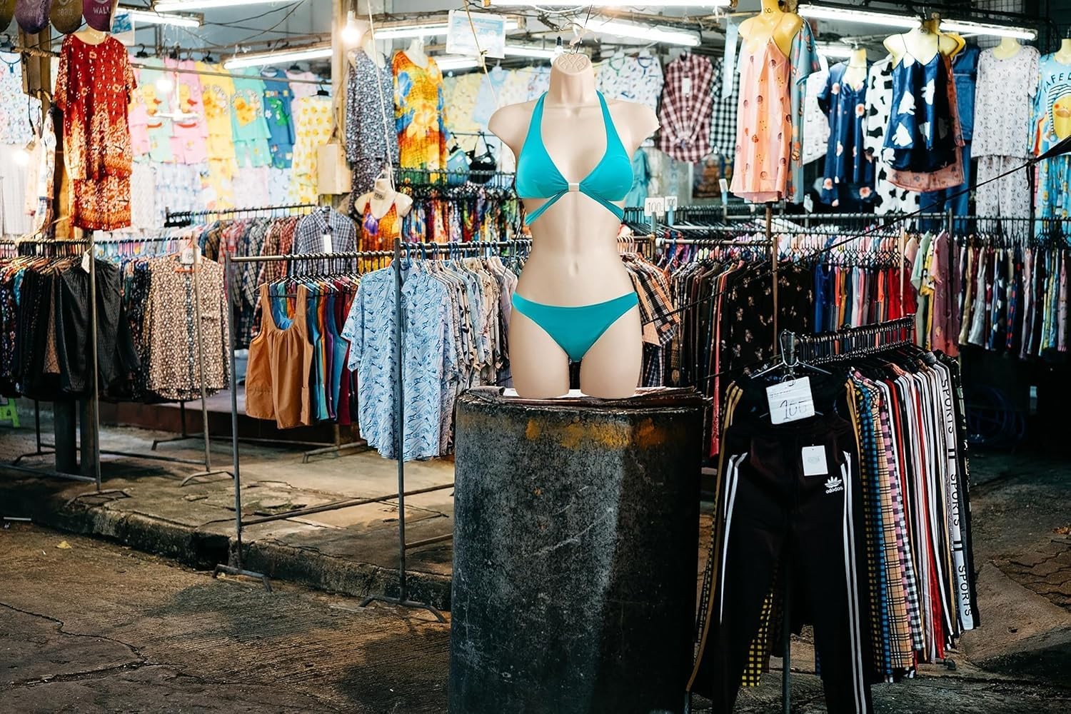 Lightweight Stackable Flesh Mannequin Clothing Form for Display and Storage