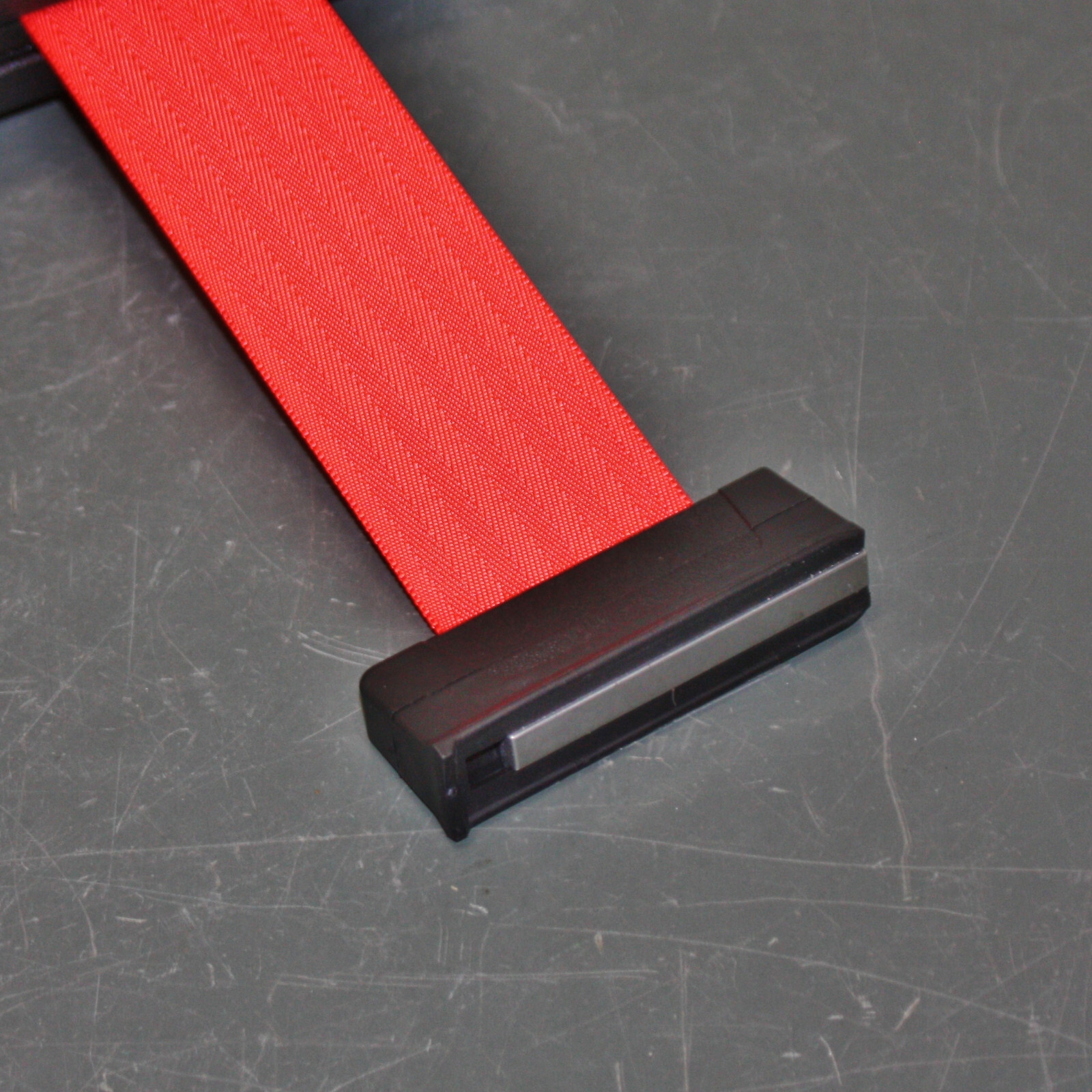 Lavi Retractable Belt Barrier 50-3010MG/WB/RD, Magnet, 10ft, No Pattern, Red