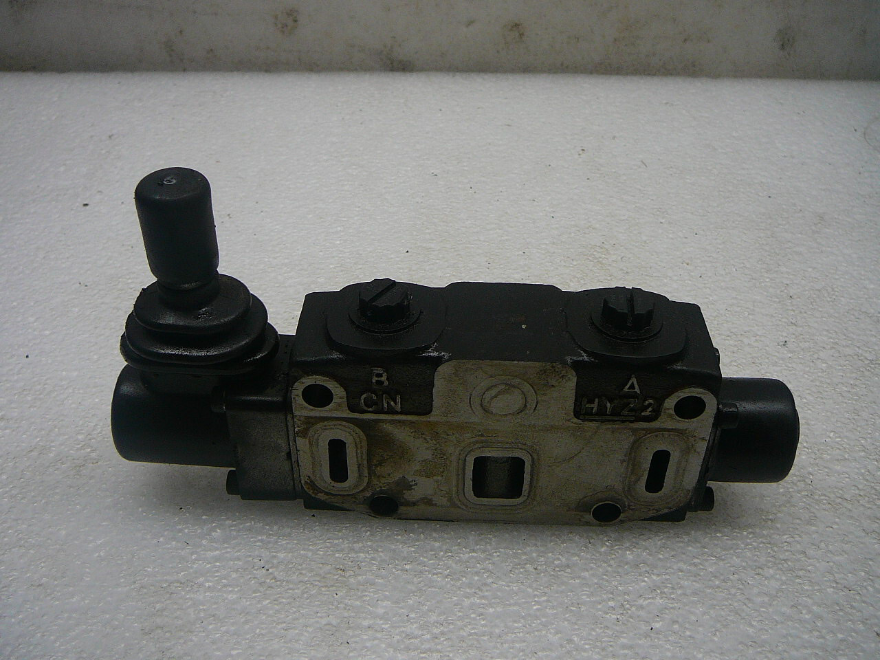 PARKER SINGLE SPOOL HYDRAULIC CONTROL VALVE B 1200 A 7204 B CN A HYZ2