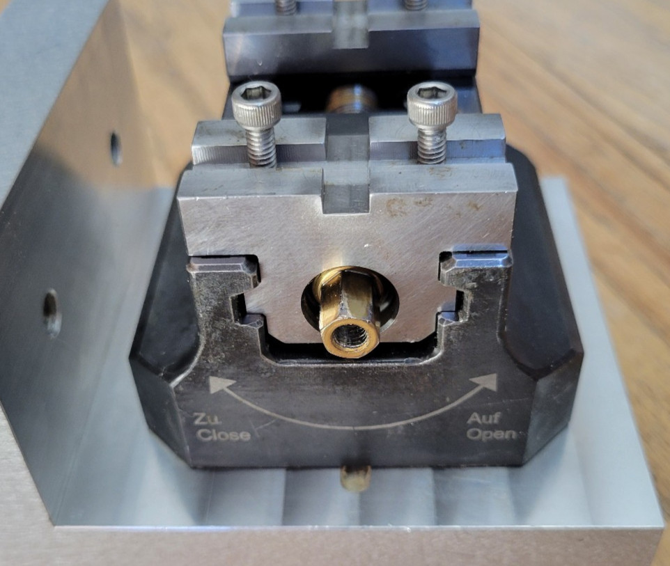 Lang Makro Grip 46 5-Axis Self-Centering CNC Vise 47065 (48065-New Ver) Pullstud