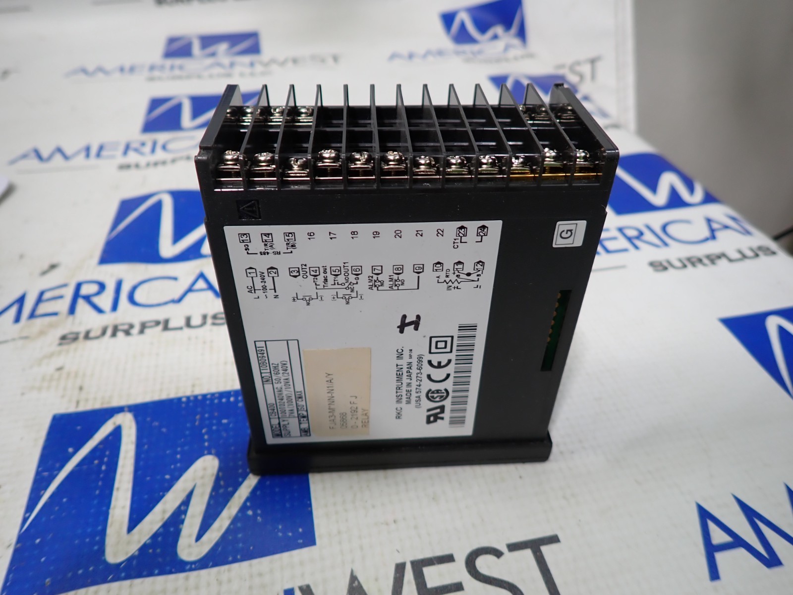 RKC Instrument Model CB400 FJA3-M*NN-N1/A/Y Temperature Controller