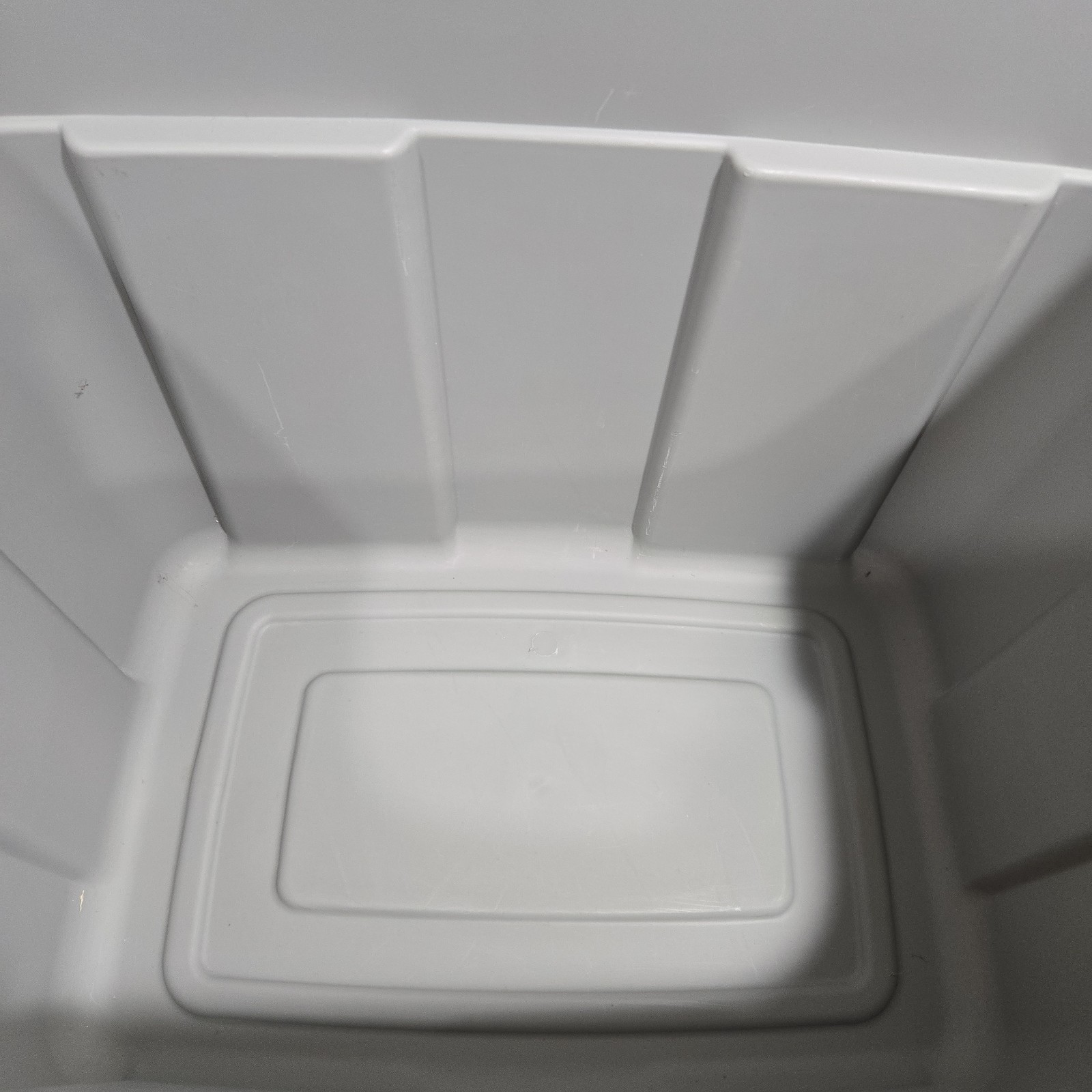Set of 2 Rubbermaid Roughneck Storage Container 18 gal Bin Gray 20x14x16″