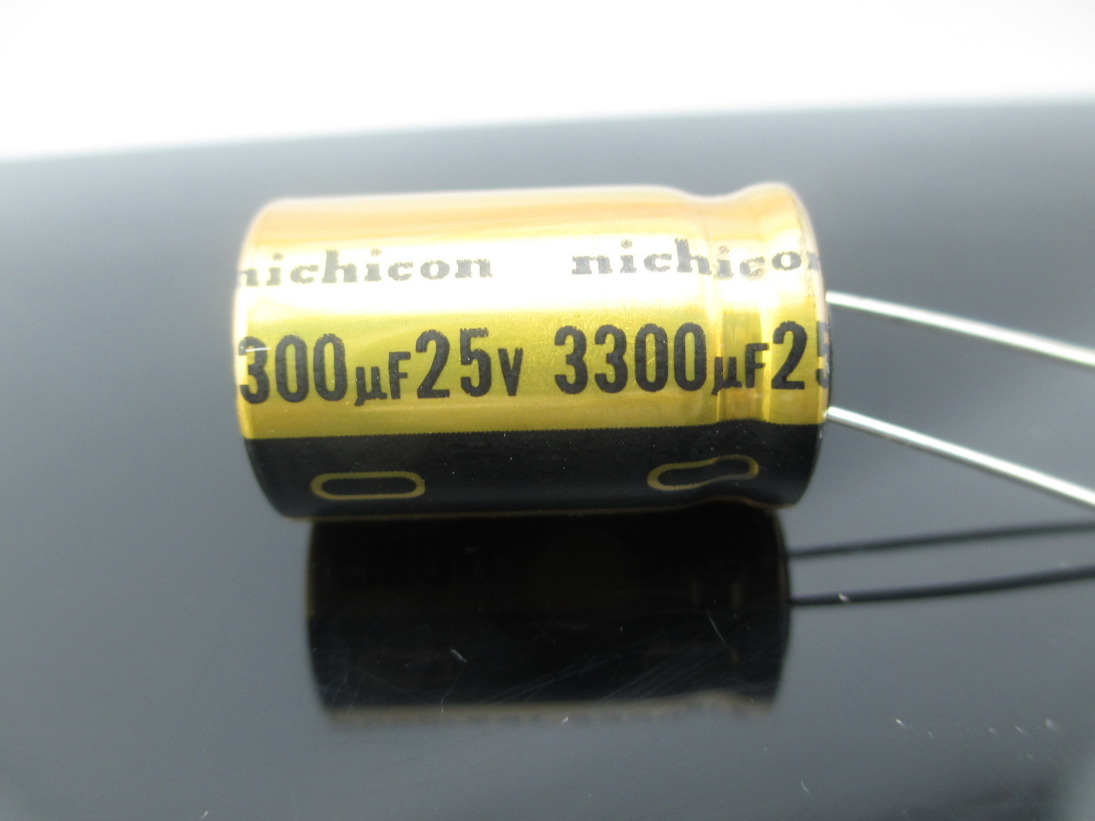JAPAN 4PCS Nichicon FW 3300uf 25v 3300mfd Audio Capacitor