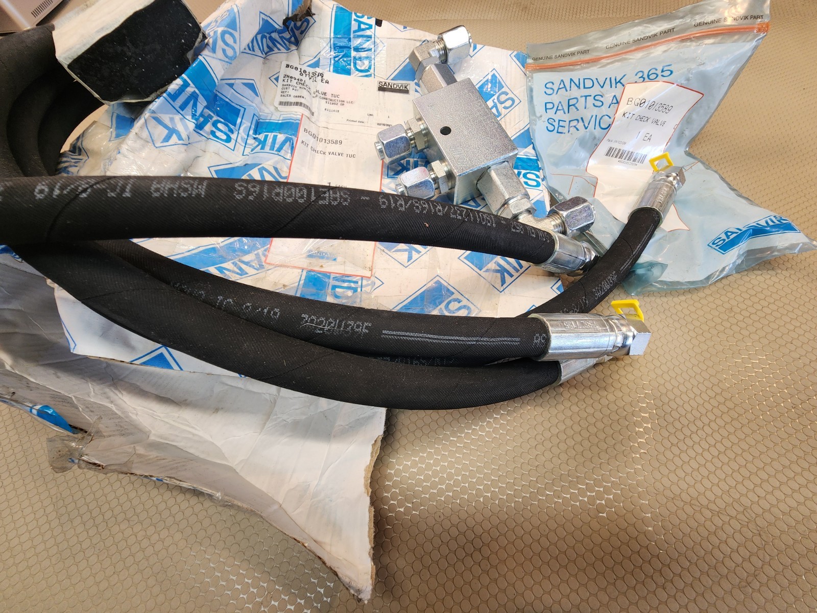 Sandvik BG01013589 Check Valve Kit TUC Hydraulic Assembly 2.95kg OEM