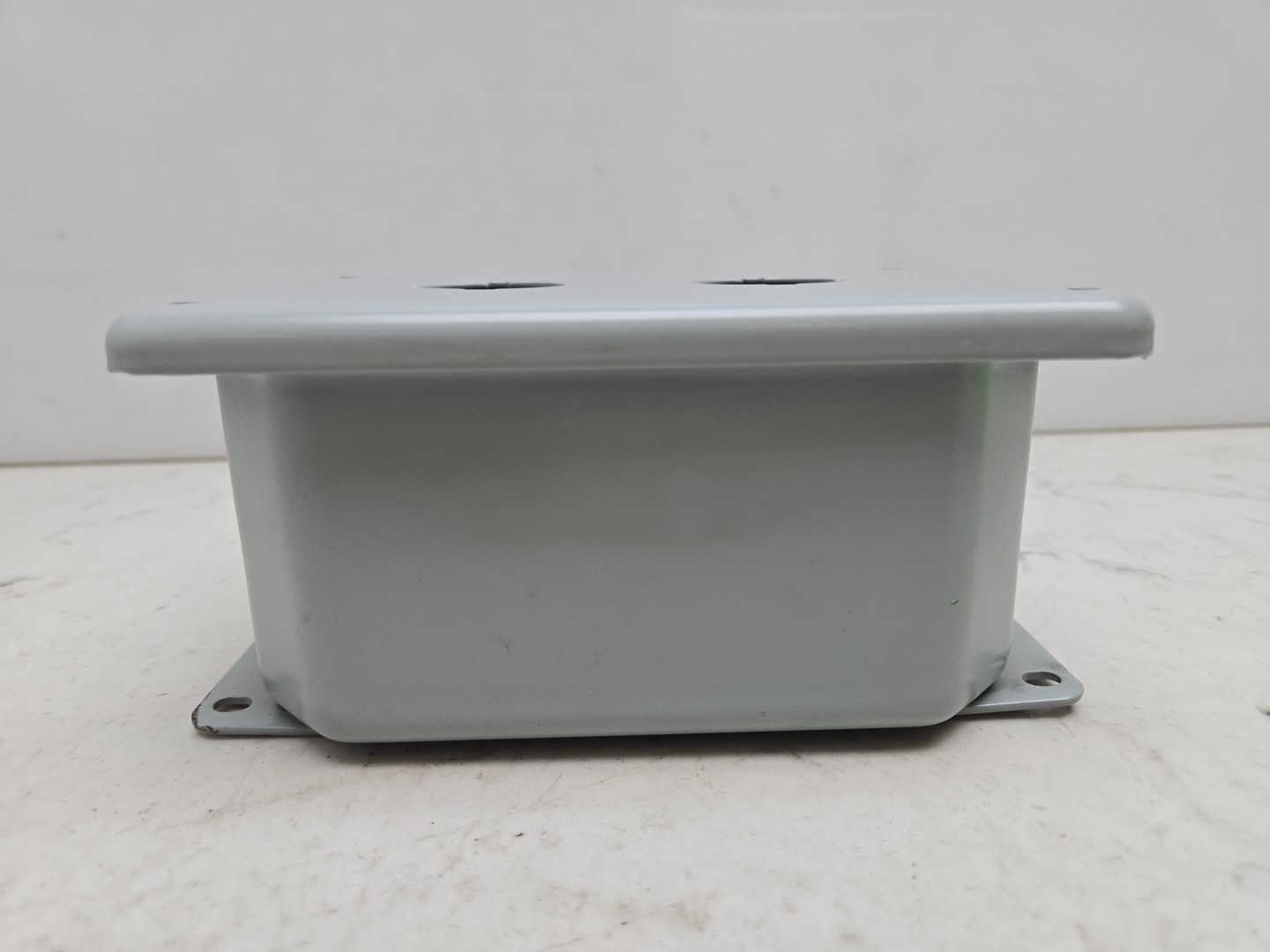 Hoffman ED2PB Push Button Enclosure 2-Hole Gray 5.75×4.00×2.75 New