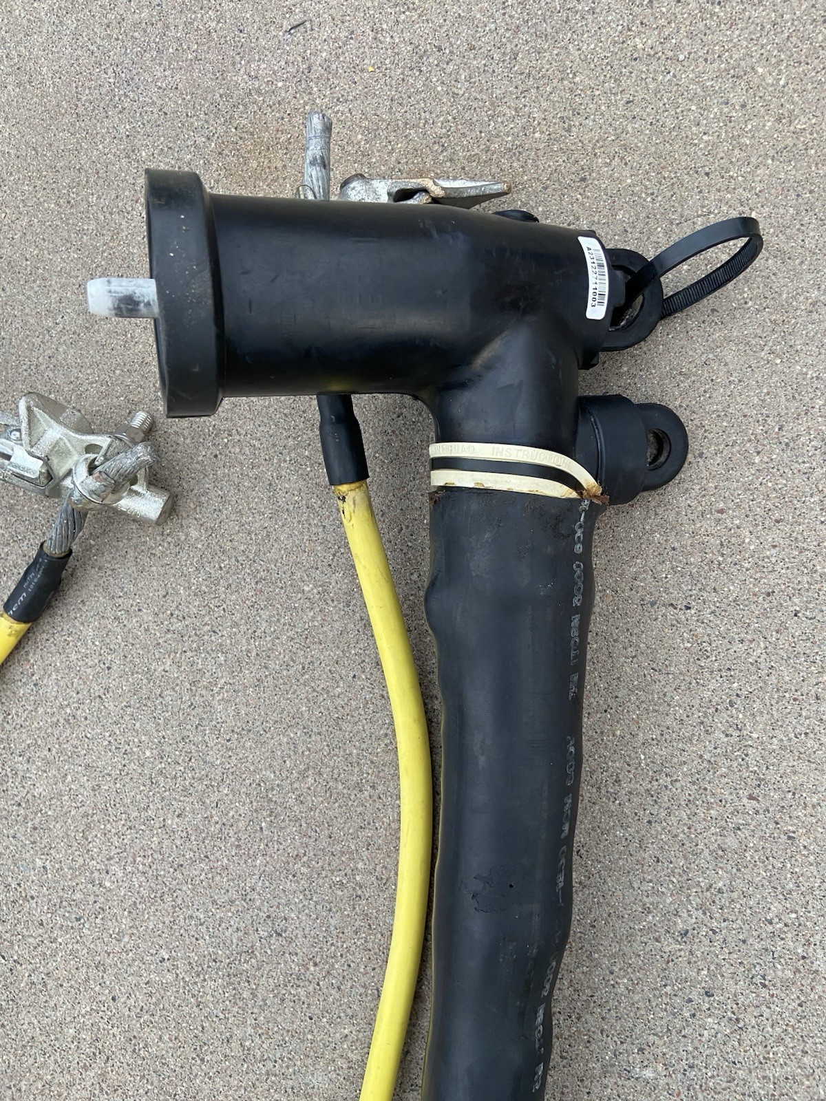 Elastimold 200A 15.2kV Deadbreak Cable Assembly w/ Salisbury Grounding Set