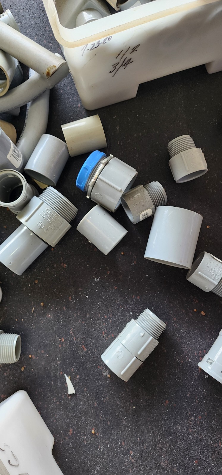 Estate LOT 100s Of Electrical PVC Conduit Fittings 1/2″-2 1/2″ NEW SEAL TIGHT