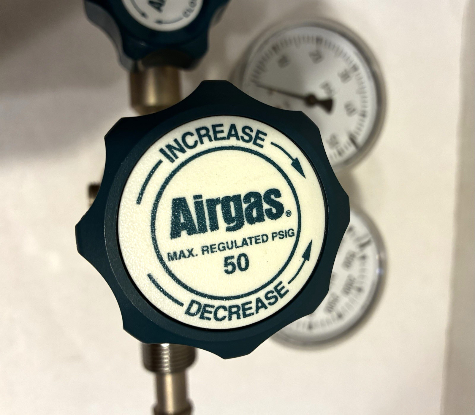 Airgas Y12-C245B580-AG High Purity Brass Two-Stage Gas Regulator-rare