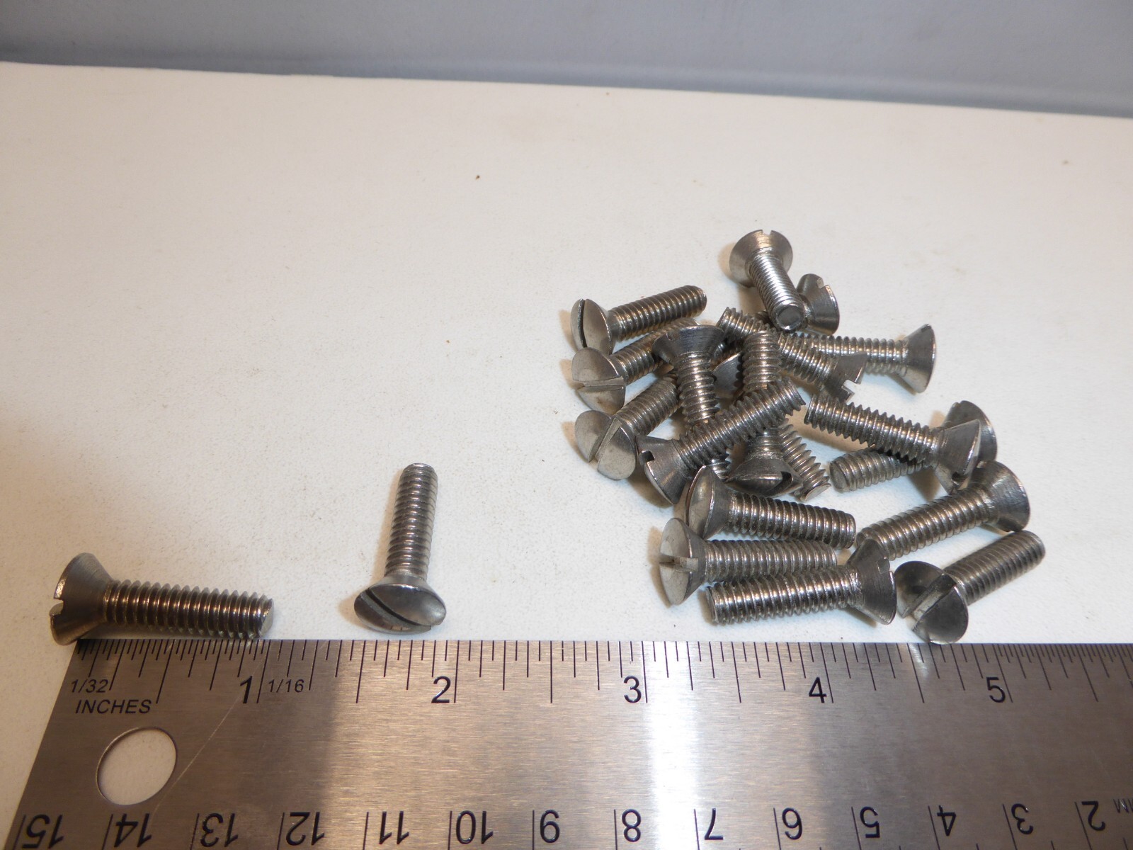 1/4-20 x 1″ Oval Head Slotted Machine Screw SS 18-8 VINTAGE USA Made Qty 20