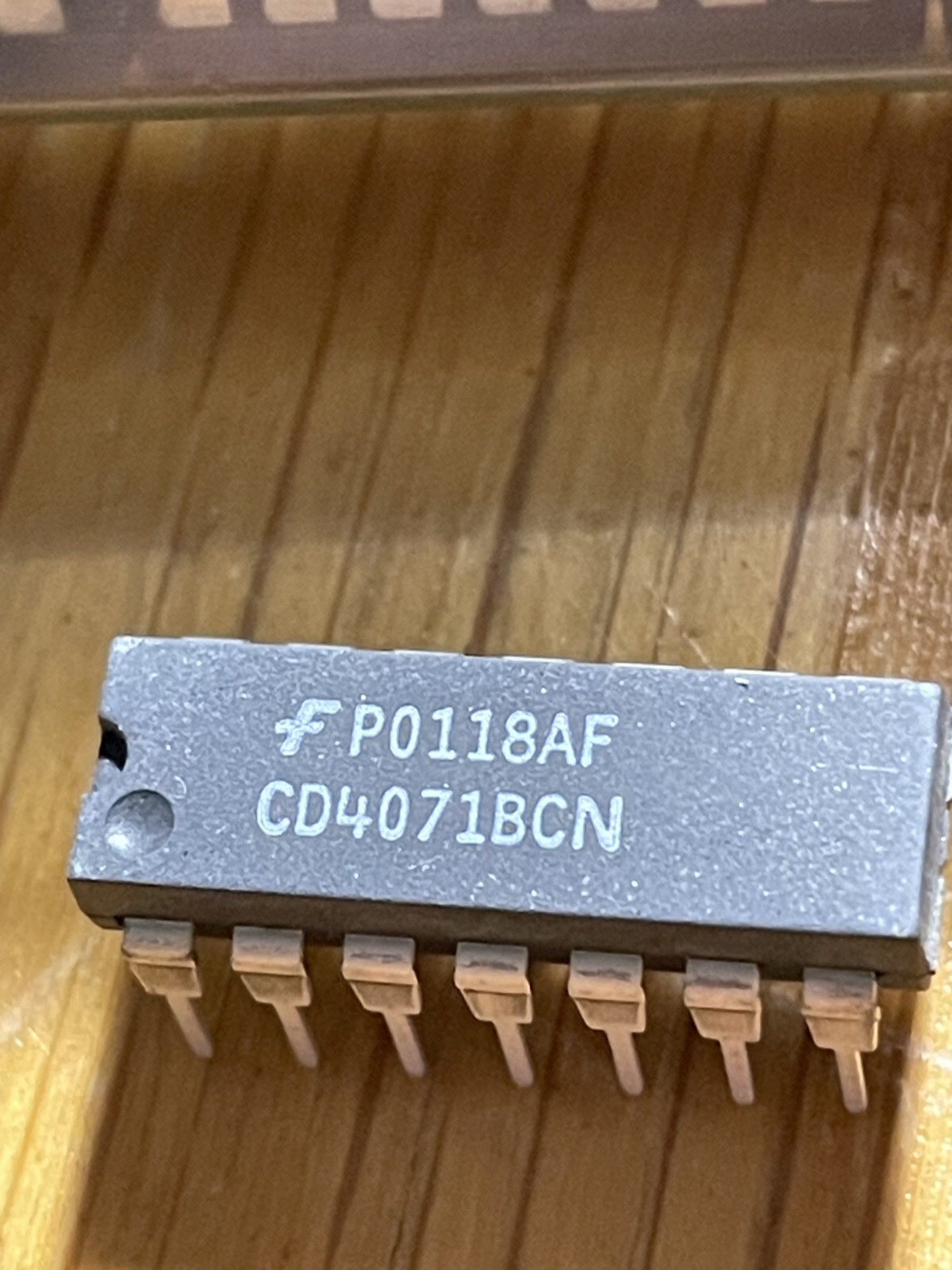 A lot of TEN (10) CMOS ICs CD40xxBE, HEF40xxBF, MC40xx, TC40xxBP, 14 pins DIP.