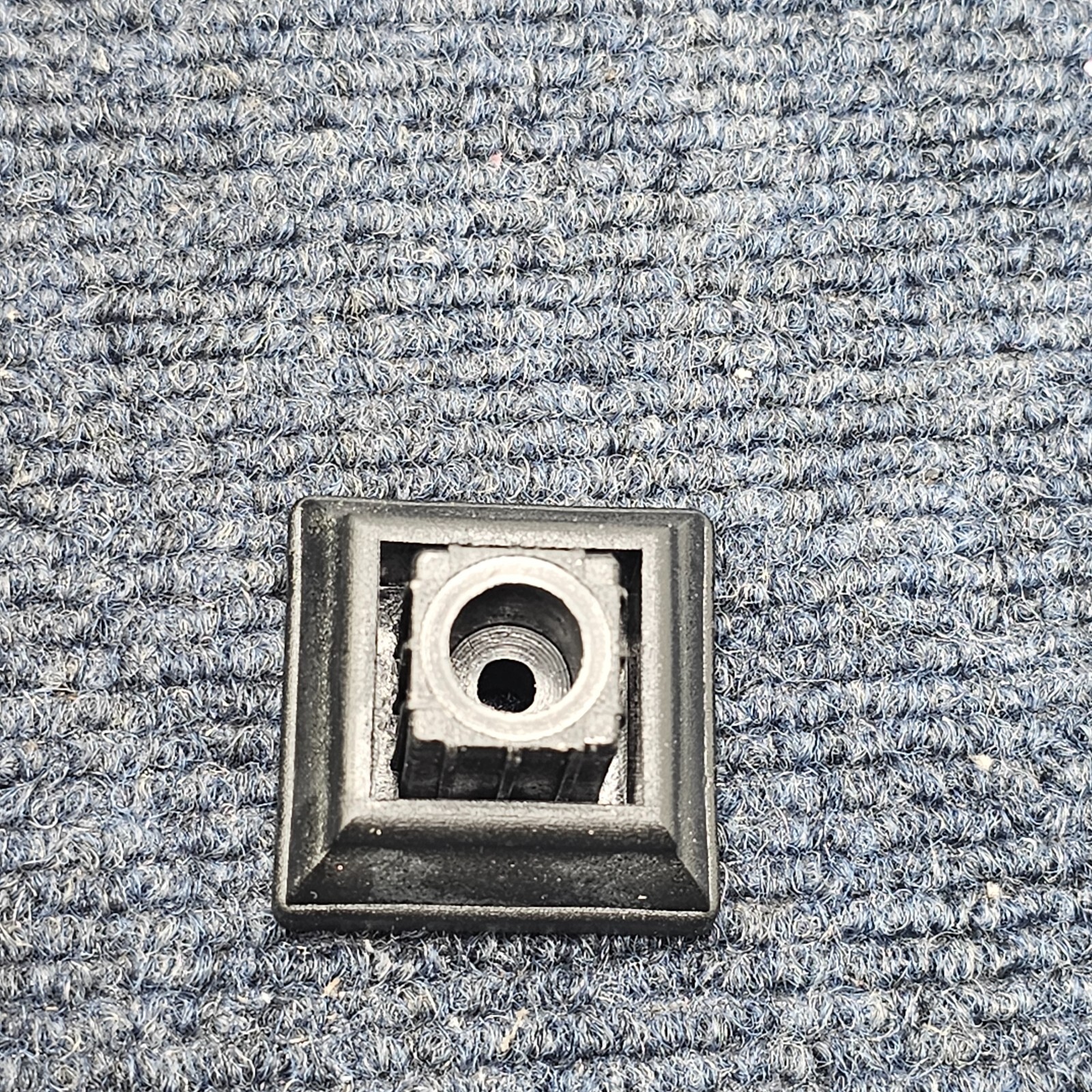 (QTY 30) Designer’s Image 171-7690 Black Square Spindle Connector for 3/4″