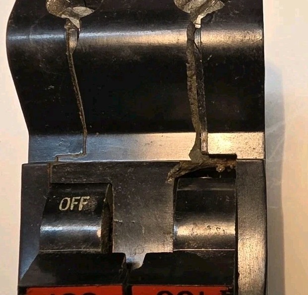 Federal Pacific CTL Type NA 2 Pole 100 Amp Stab Lok Circuit Breaker – Small Chip