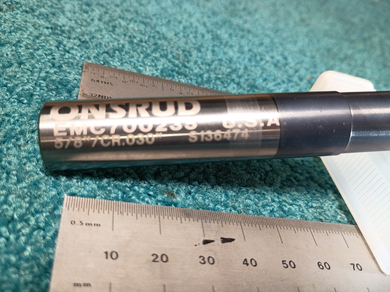 LMT Onsrud EMC700235 5/8″ Solid Carbide 7-Flute Corner Radius End Mill 5″