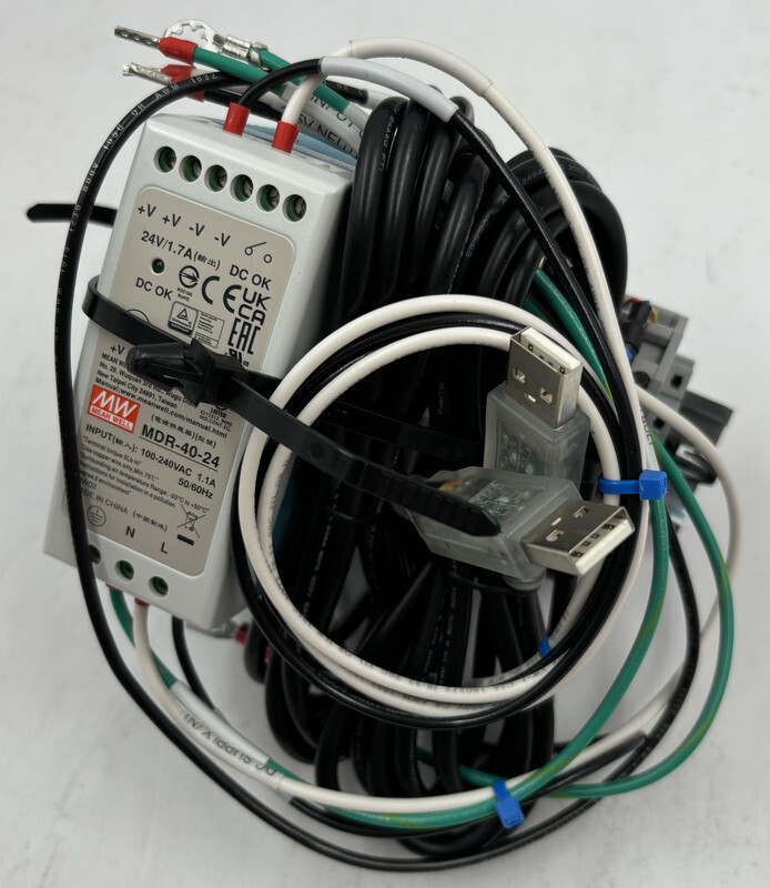 ADVANTECH UNO-2271G V2 & SIEMENS MT0050L & MEAN WELL MDR-40-24 32XR-N-ENC-N-001