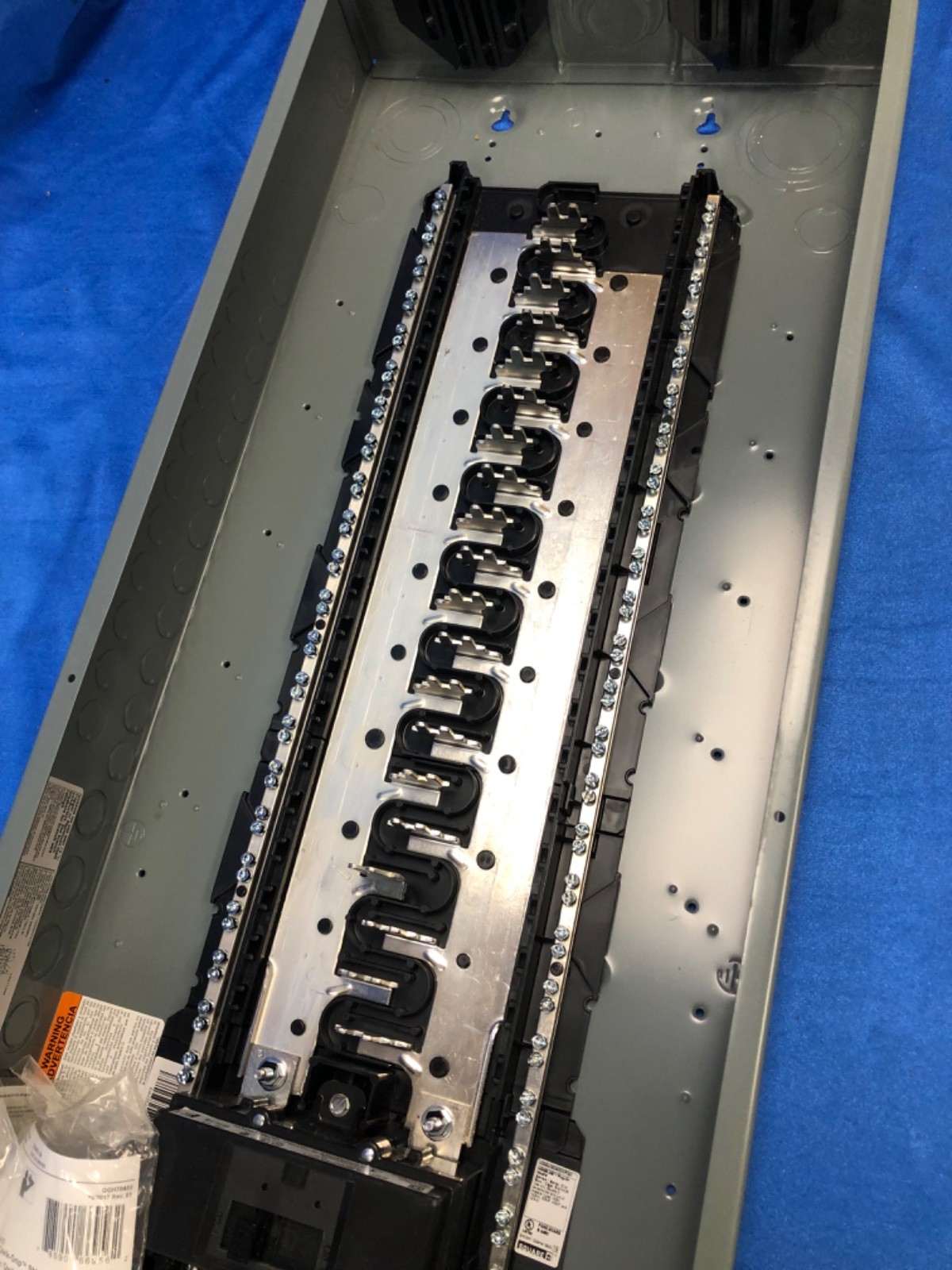 Square D HOM4080M200PC 200A 40 Space 80 Circuit Indoor Load Center No Cover