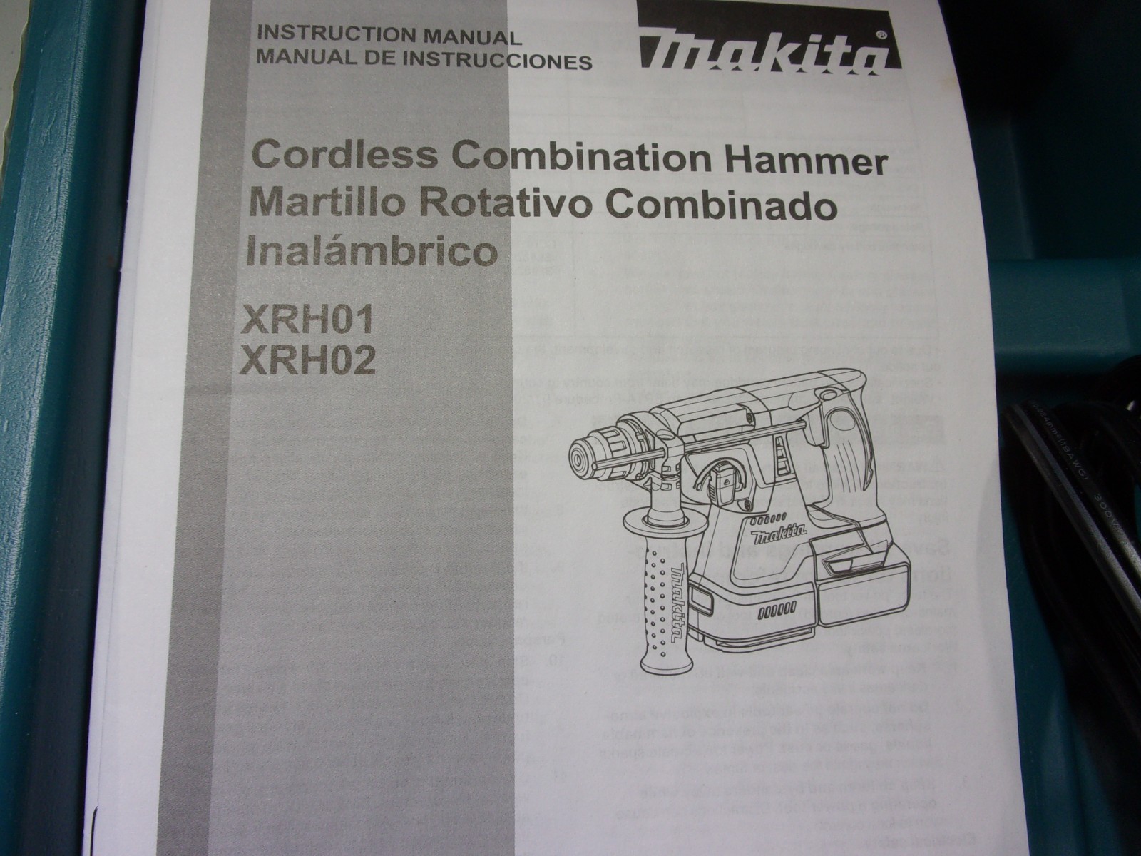 MAKITA 18V COMBINATION HAMMER DRILL W/ 2-5AH BATTERIES/CASE/CHRGR # XRH01T ..