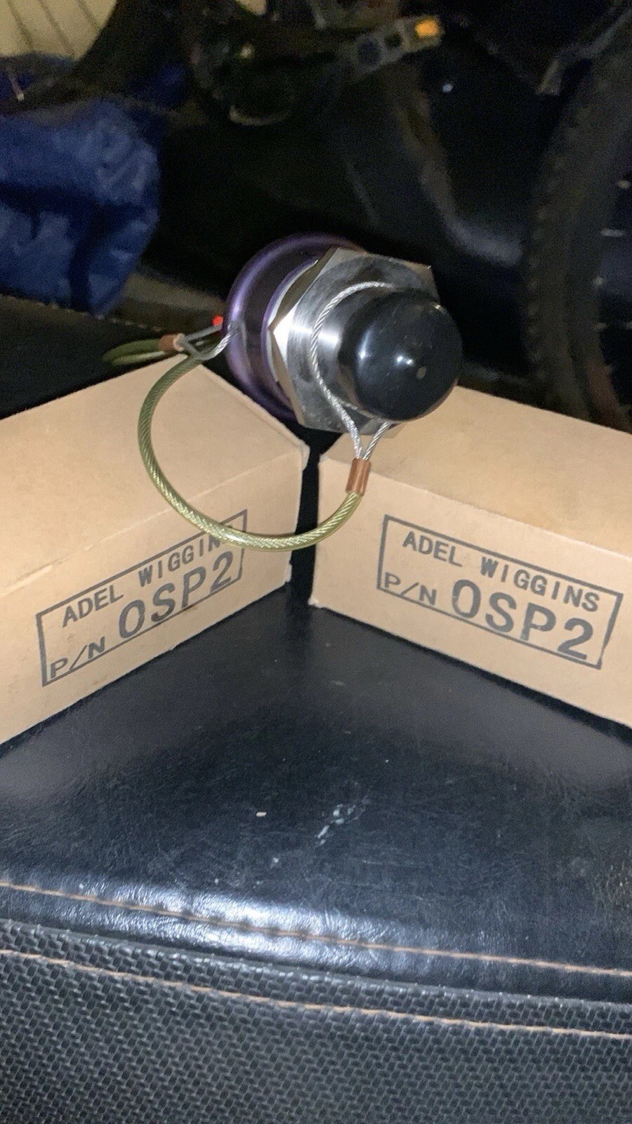 ADEL WIGGINS OSP2 FAST FUELING SYSTEMS CRANKCASE NOZZLE ASSEMBLY WITH PLUG.