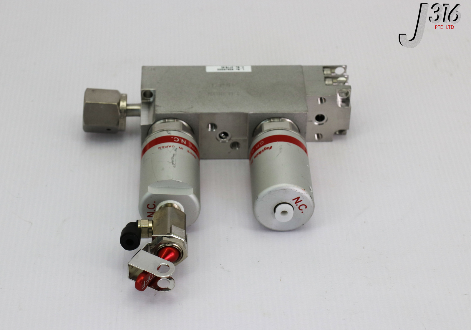 16960 FUJIKIN DIAPHRAGM BLOCK VALVES, TYPE N.C., O.P. 0.5~0.6MPA 477945