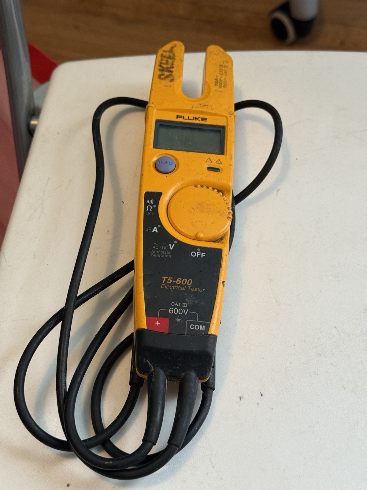 FLUKE T5-600 ELECTRICAL TESTER – VOLTS/OHMS/AMPS