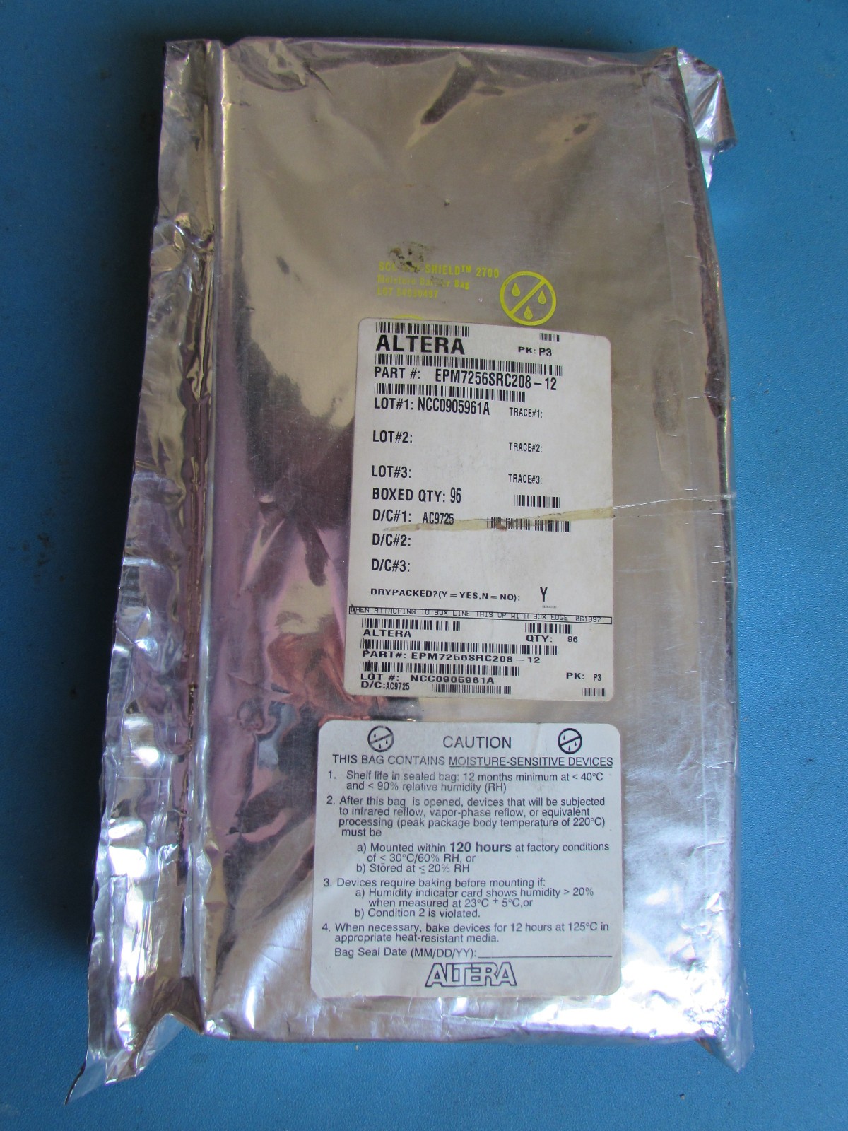 EPM7256SRC208-12 ALTERA CPLD MAX 7000S Family 100MHz 5V 5K Gates 208-Pin 1 PIECE