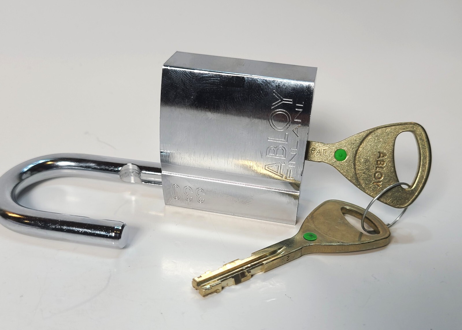 Abloy 330 High Security Padlock – Hardened Steel Shackle – Lockers, bikes, chain