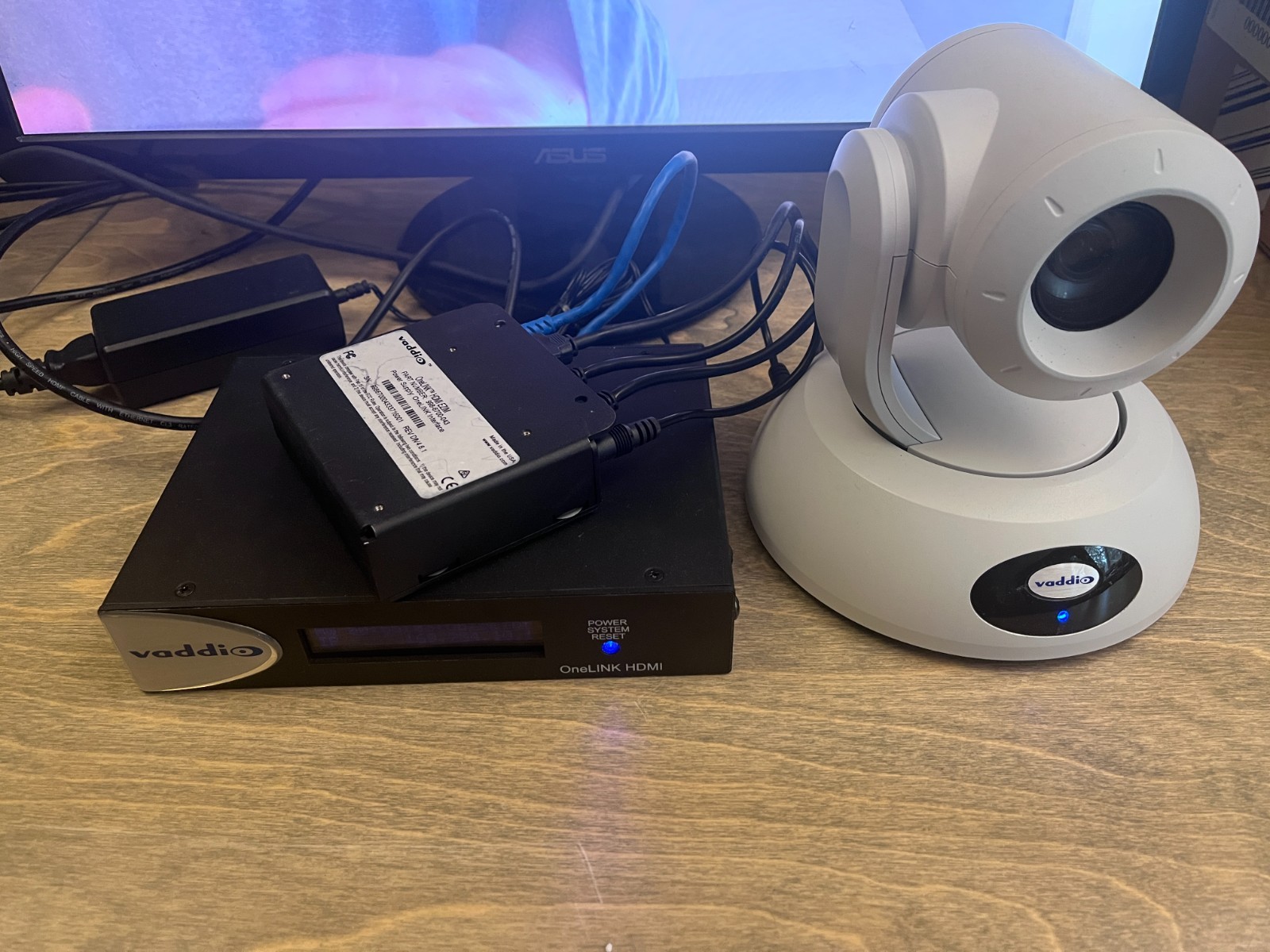 Vaddio RoboSHOT 30 HDBT White PTZ Camera + OneLINK Bridge System