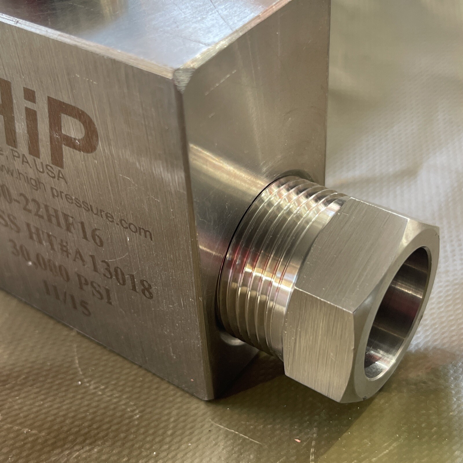 HiP 30-22HF16 Elbow High Pressure Fitting 30,000 PSI See Pictures