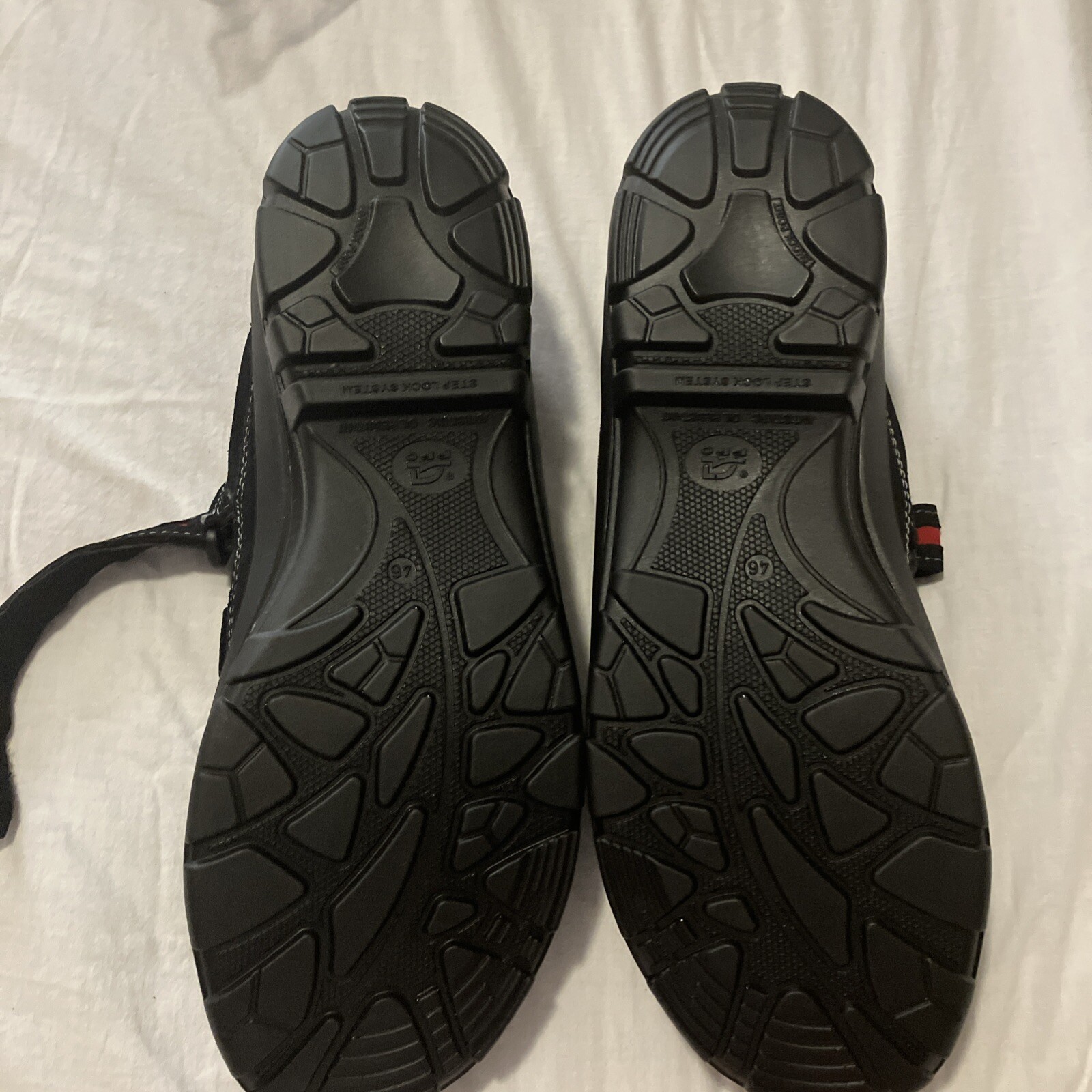 Men’s Safety Shoe Hook/loop Fastener Euro 46 Composite US 12 Black Red
