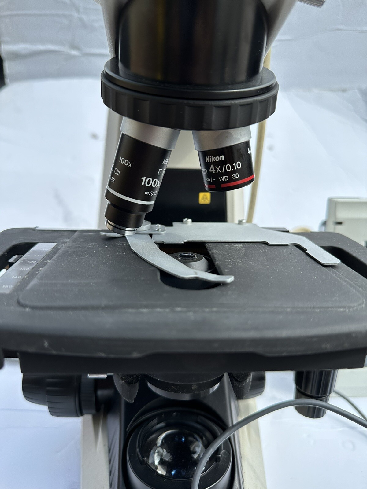 Nikon Eclipse E200 Trinocular Microscope With Camera And Monitor 4X 10X/40X/100X