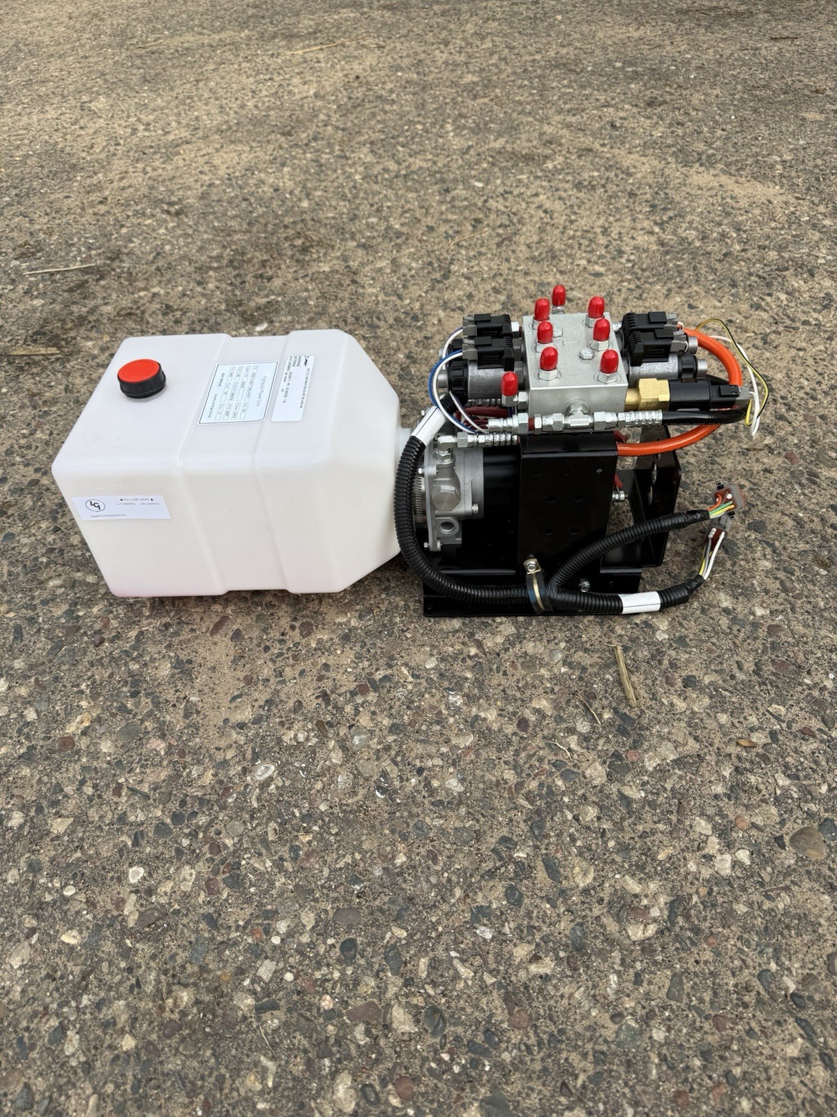 LIPPERT 12V 0.8kW Single Acting Hydraulic Power Unit 1.76 gal 2900 PSI