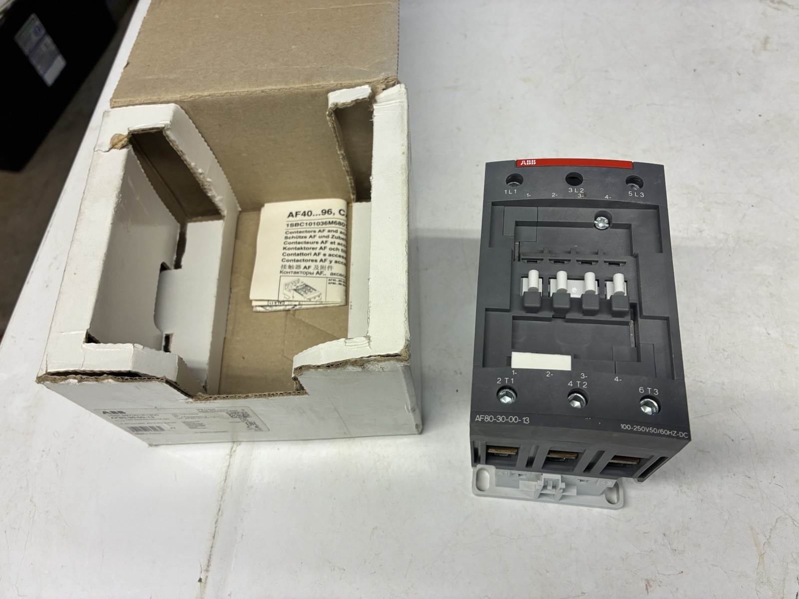 ABB AF80-30-00-13 Contactor 50 Hz/60 Hz 100V-250V AC or DC Coil 1SBL397001R1300