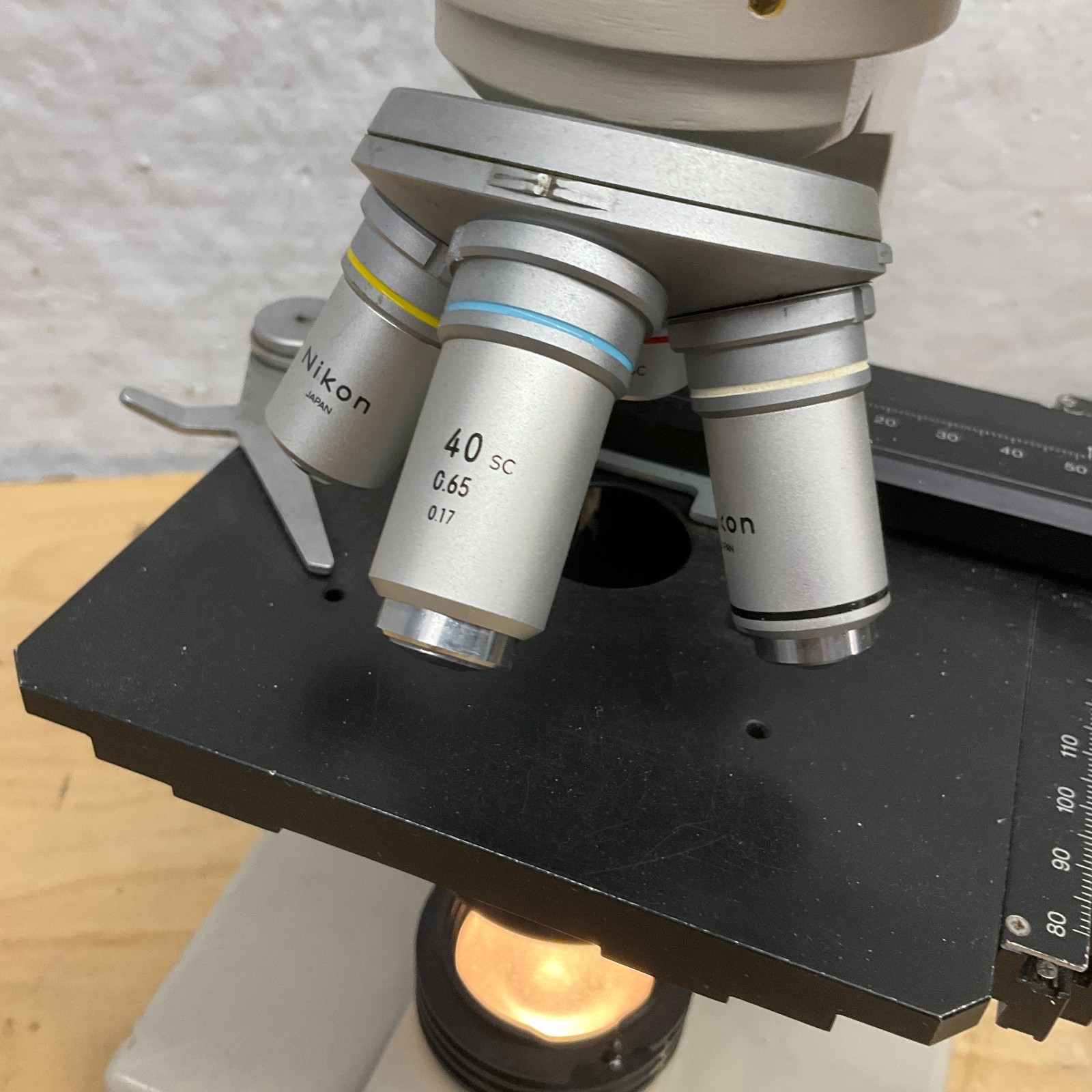 Nikon SC Compound Microscope W/ Objectives, Eyepieces Tested and Working