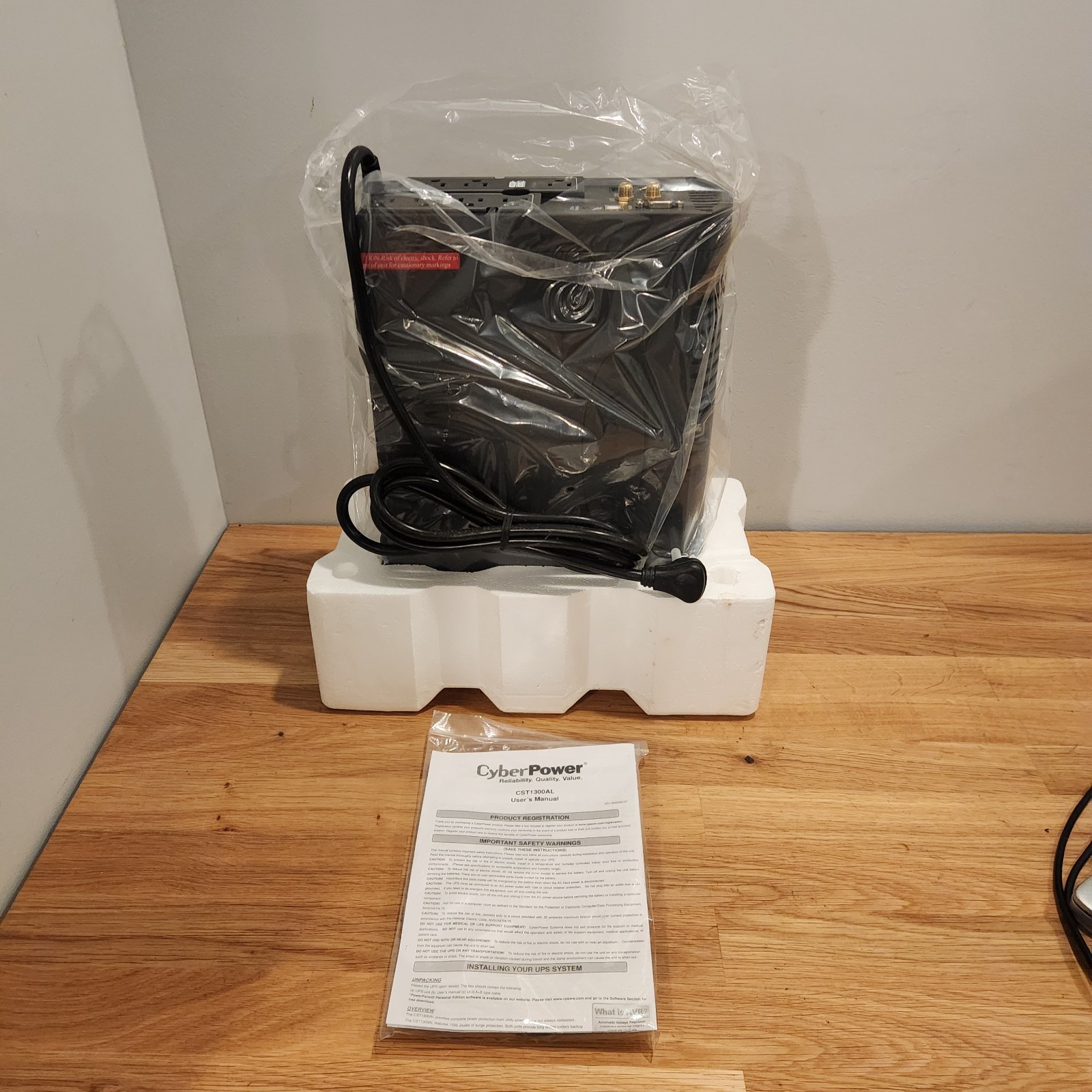 CyberPower CST1300AL Battery Backup Auto Voltage Regulation 1300VA 810W 120V