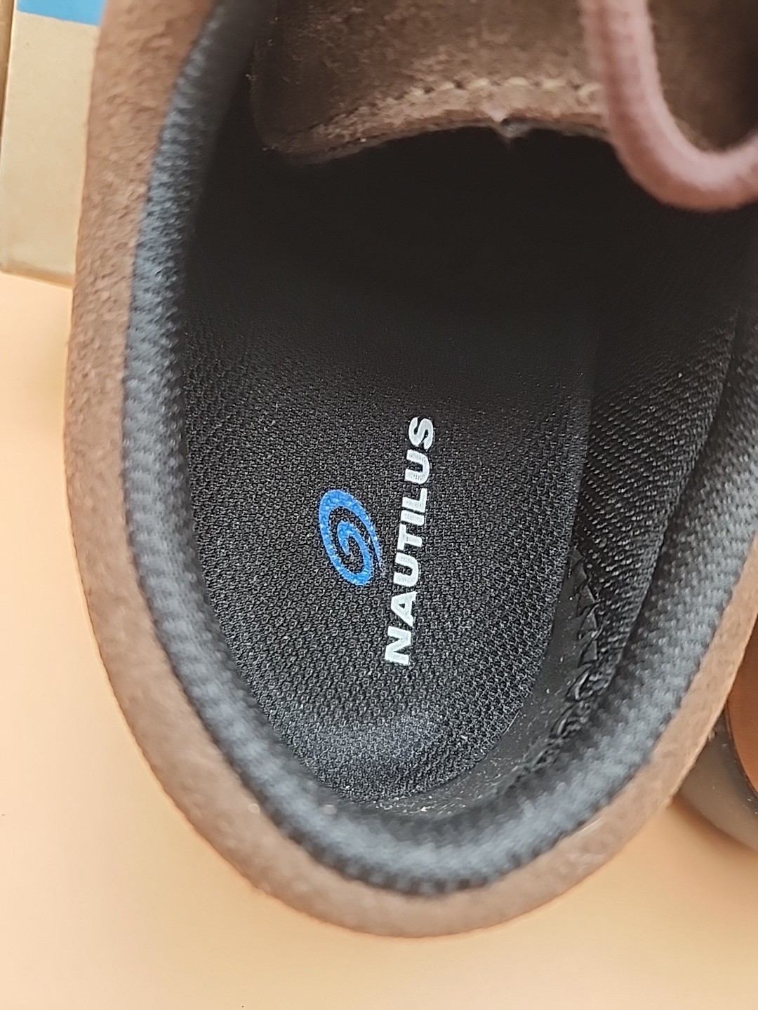Nautilus Safety Footwear Men’s 1826 Safey Toe Shoe Men’s Size 9.5 Wide