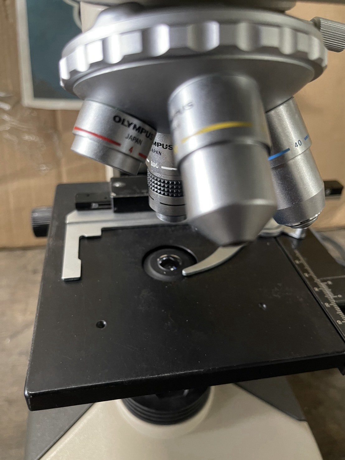 Olympus CH2 Binocular Microscope w/ 4x 10x 40x 100x Objectives Mechanical Stage