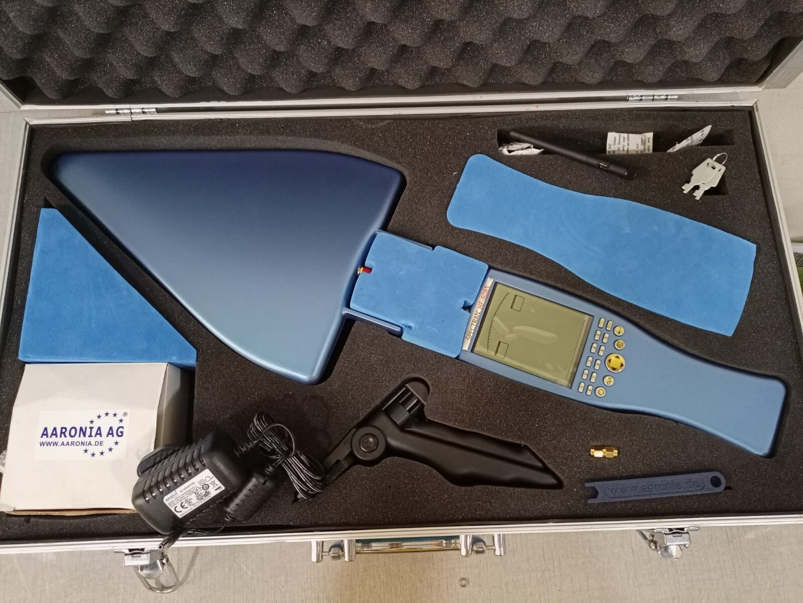 AARONIA AG SPECTRAN HF-6085 Spectrum Analyzer Need Battery