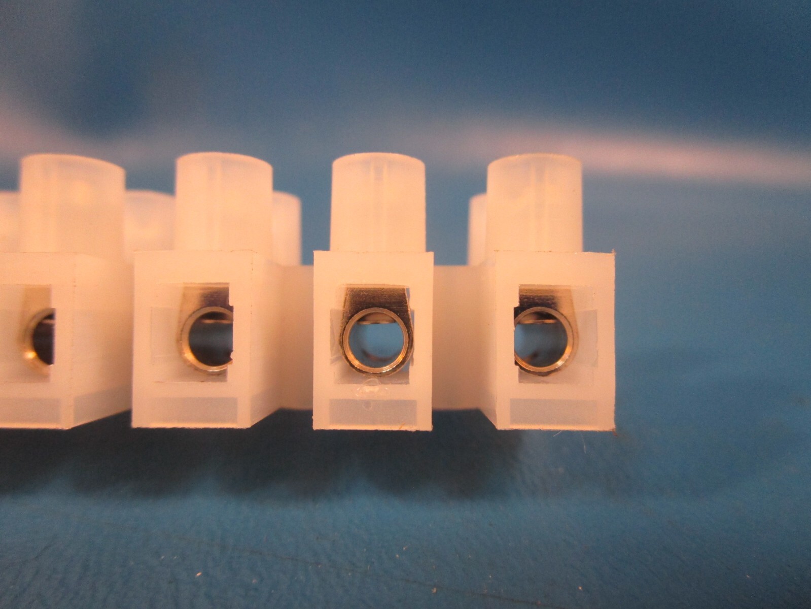 Weco 323-HDS/12, 323 Terminal Block, Connector Terminal Block, 24 Positions/12