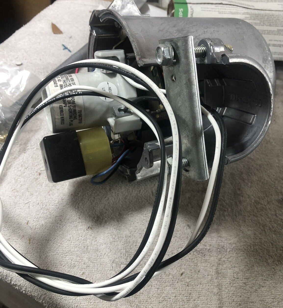 Cooper Lighting 100W S54 120V Dusk-to-Dawn Lamp Fixture RMA10SR255HPV (4866)