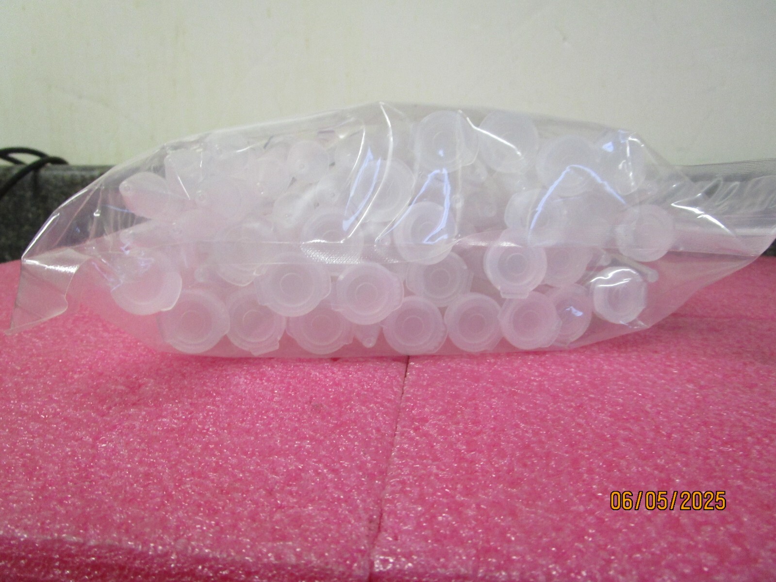 Qty (300) CELLTREAT 15mL Centrifuge Tube Snap-Pop Lid Code 229496 EXP 2026-03