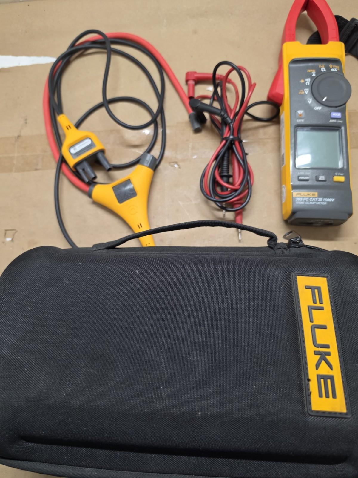 Fluke 393 FC CAT III 1500V TRMS Wireless Clamp Meter with iFlex, IP54-Rated