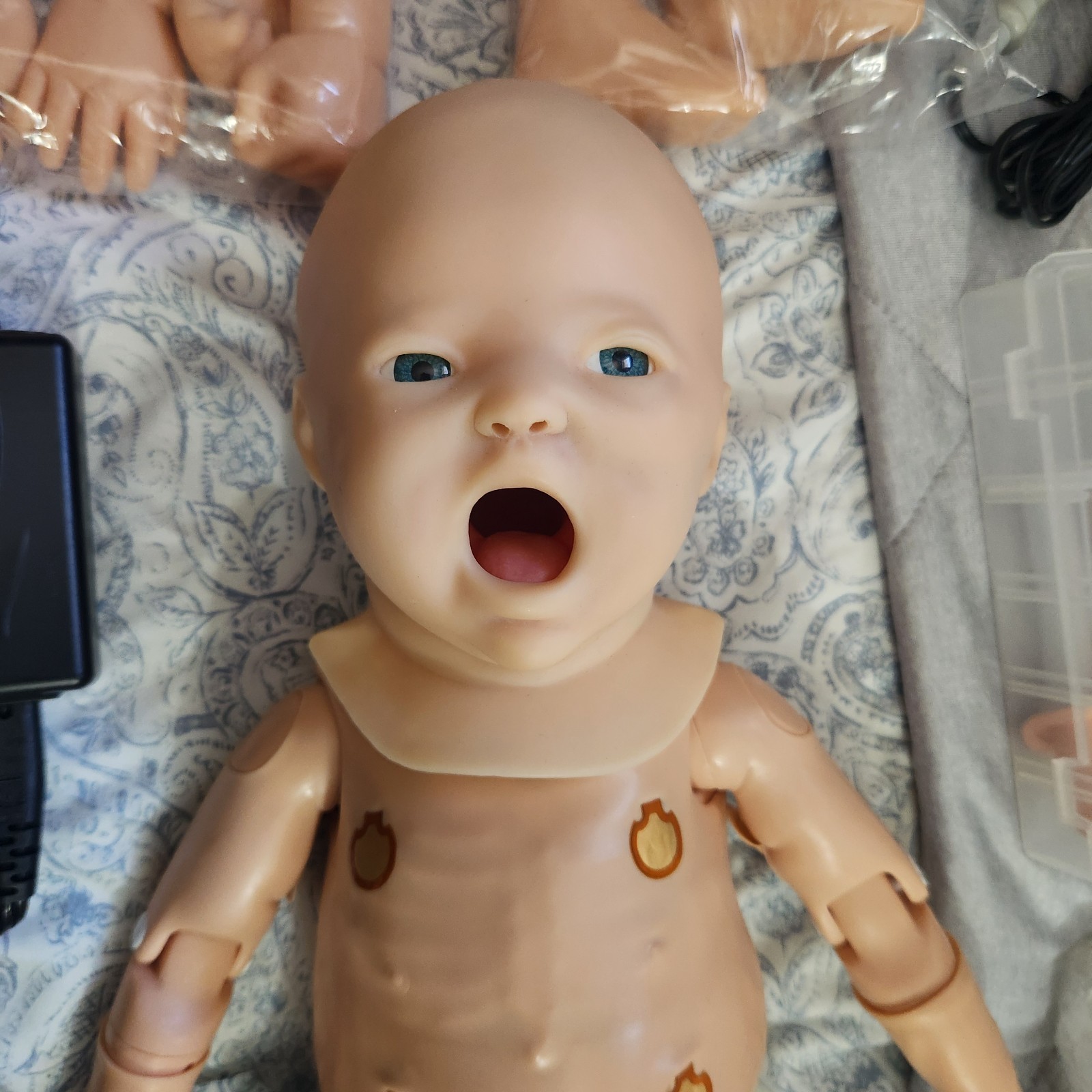 *Pre-owned *Gaumard Newborn HAL S3010 Tetherless Simulator Manikin and Case
