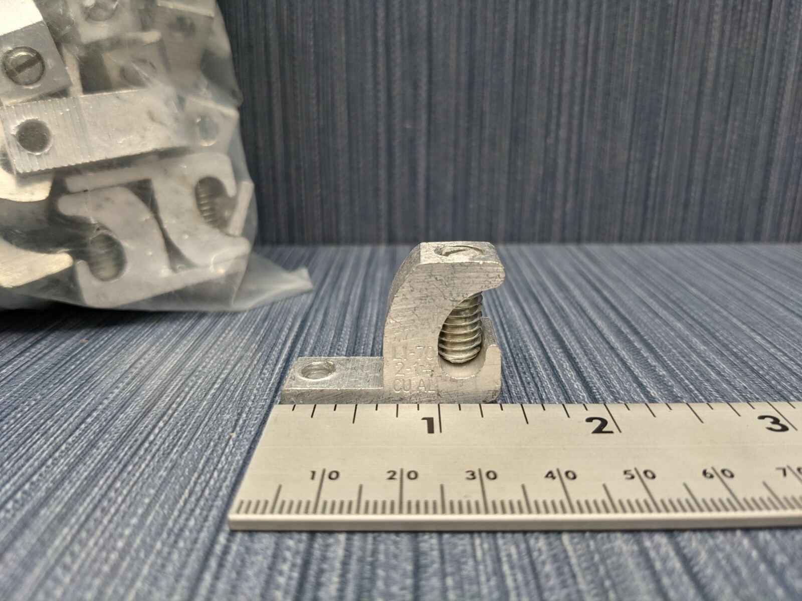 Lot of 100 Aluminum / Copper LI-70 Lay-In Mechanical Connector Lugs 2-14 CU AL