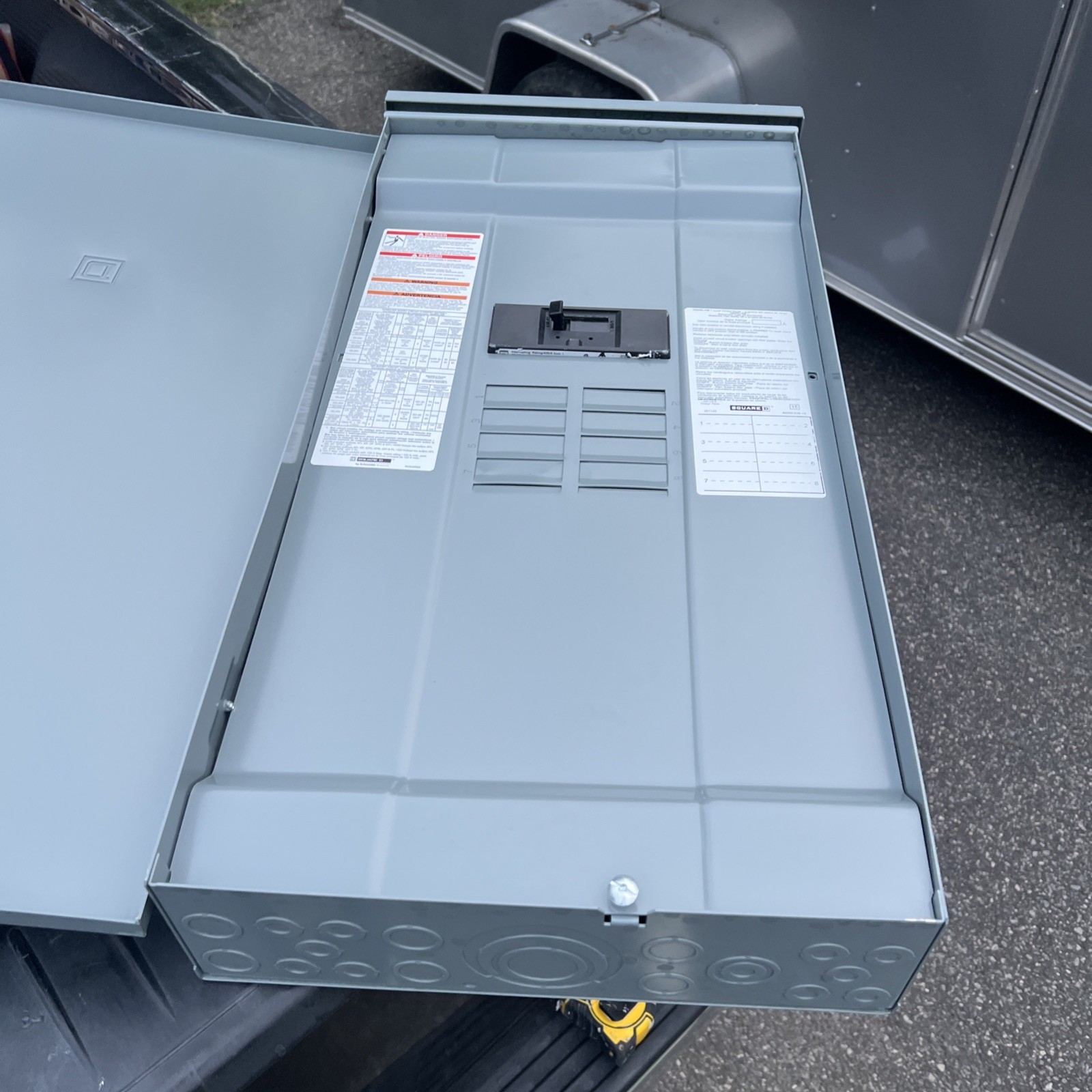 Square D 200A Load Center (HOM816M200PFTRB)